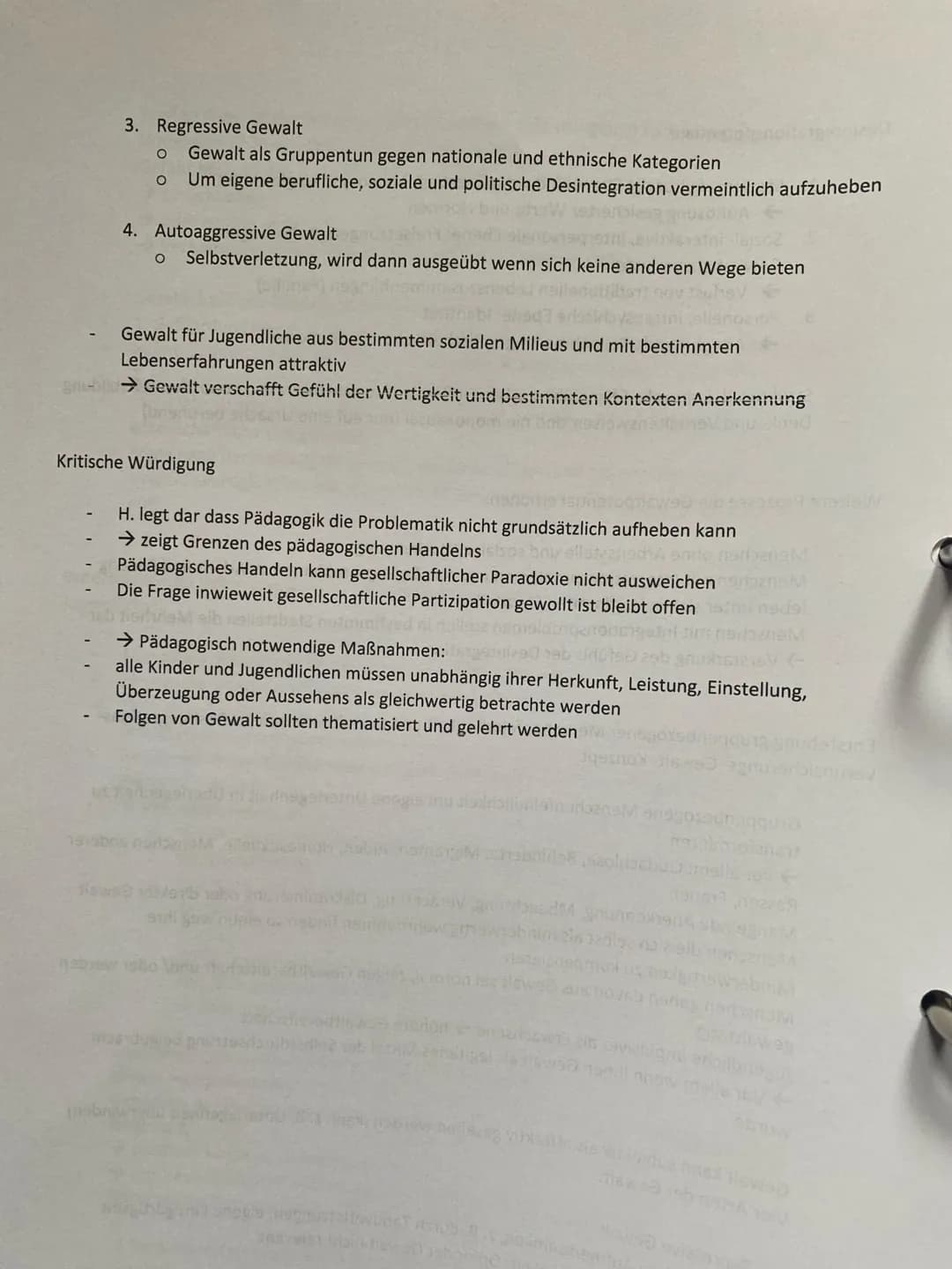 inter-
personale/
Soziale
Ebene
intra-
psychische
Ebene
Handlungs
ebene
Gesellschaftlicher Kontext
Politischer, sozialstruktureller, sozialr