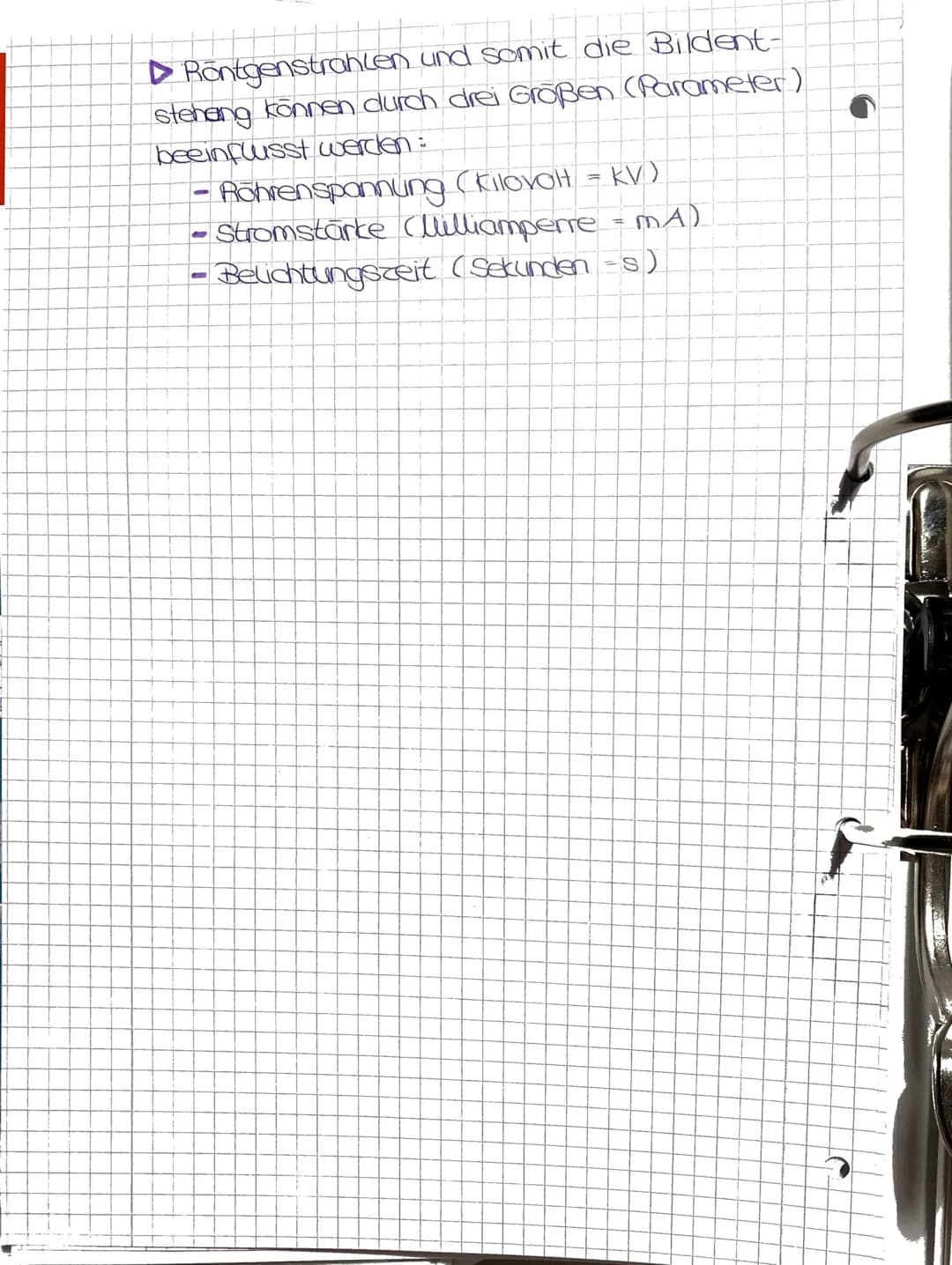 ▶ Röntgenstrahlen und somit die Bildent-
stehang können durch drei Größen (Parameter)
beeinflusst werden:
-
1
Röhrenspannung (Kilovolt = KV)