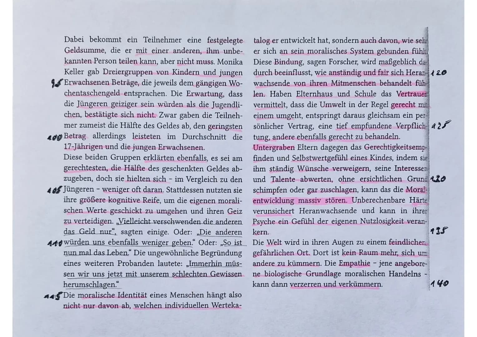 GK EW Q2
1. Klausur
Der Mensch und die Moral
Gebannt blickt der zwölf Monate alte Junge auf das
Puppenspiel, das ihm Entwicklungspsychologen