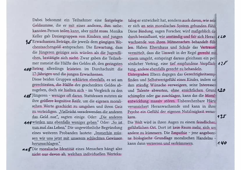 GK EW Q2
1. Klausur
Der Mensch und die Moral
Gebannt blickt der zwölf Monate alte Junge auf das
Puppenspiel, das ihm Entwicklungspsychologen