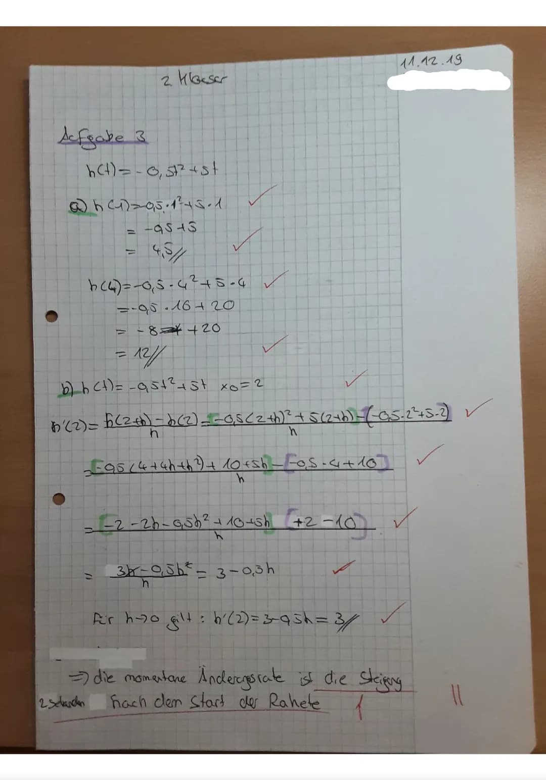 Aufgabe 1:
1. Teil: Hilfsmittelfrei (maximale Bearbeitungszeit 25 Minuten)
Gegeben ist die Funktion f mit f(x) = 2x² +6
Name:
Datum:
2. Klau