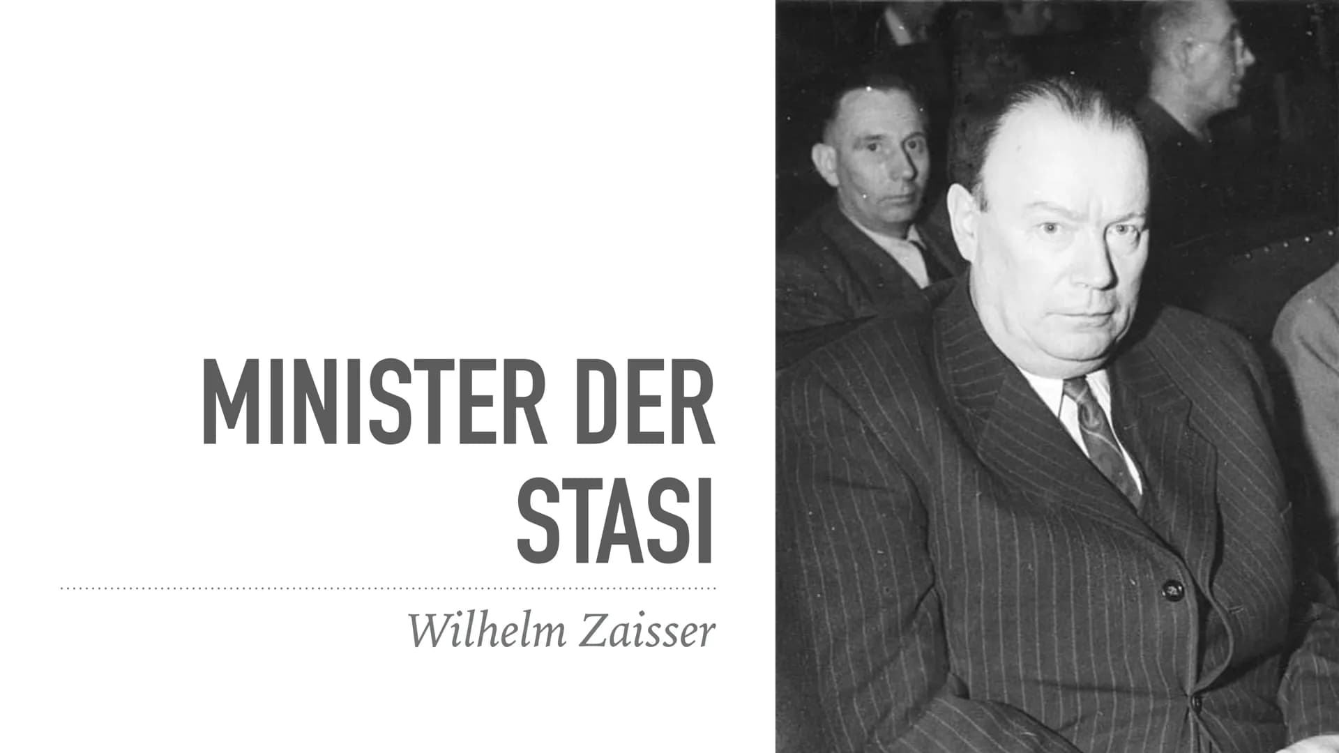 本
DAS MINISTERIUM FÜR
STAATSSICHERHEIT GLIEDERUNG
Was ist die Stasi?
Mitarbeiter der Stasi
➤ Offizielle &
Inoffizielle
➤ Westarbeit
➤ Minist