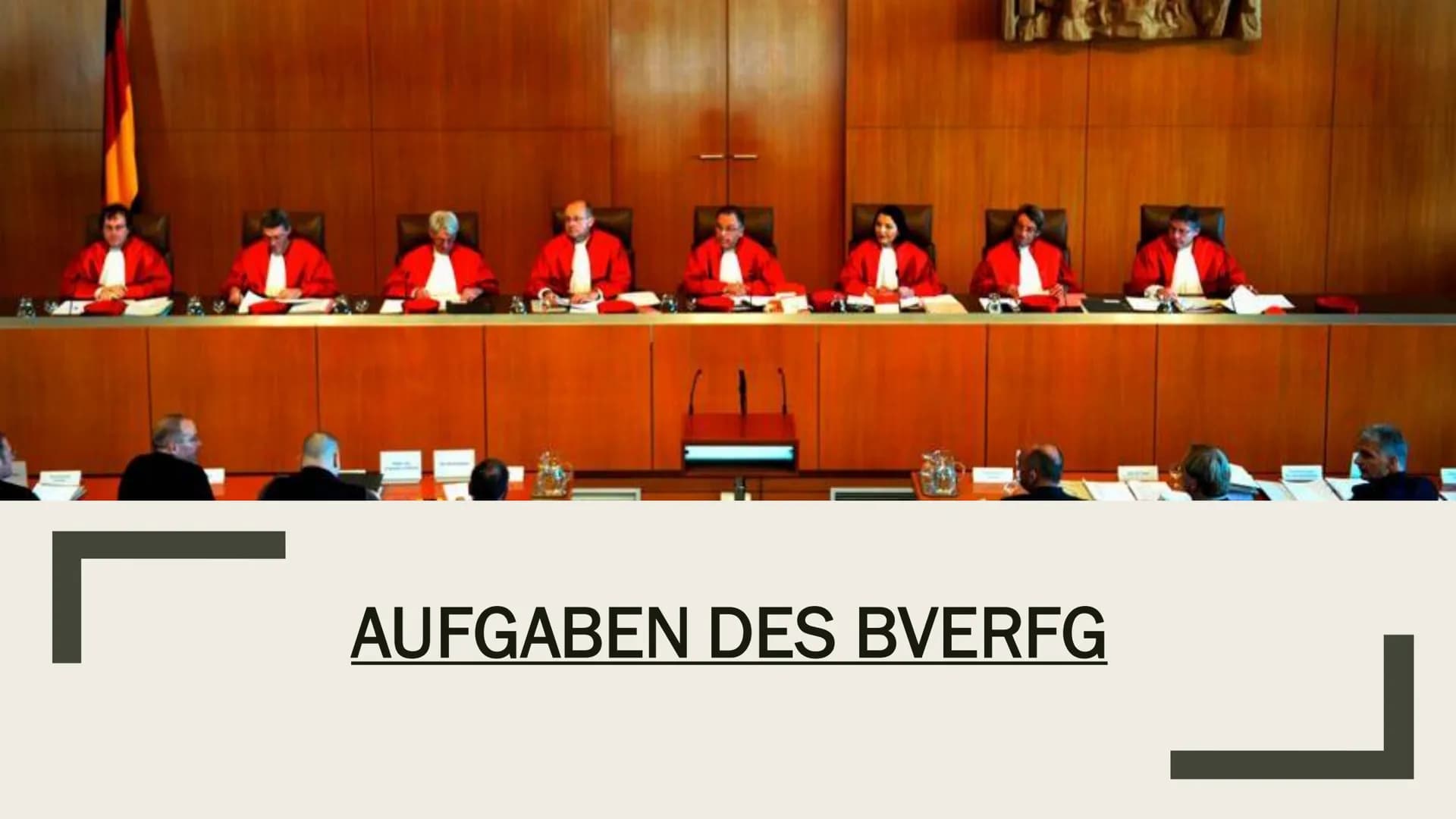 $2
BUNDESVERFASSUNGSGERICHT Inhalt
■Allgemeines
■Aufgaben
■ Richter
1. Frage
■ 2. Frage Allgemeines
Bundesverfassungsgericht sitzt in Karlsr