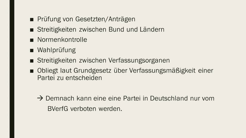 $2
BUNDESVERFASSUNGSGERICHT Inhalt
■Allgemeines
■Aufgaben
■ Richter
1. Frage
■ 2. Frage Allgemeines
Bundesverfassungsgericht sitzt in Karlsr