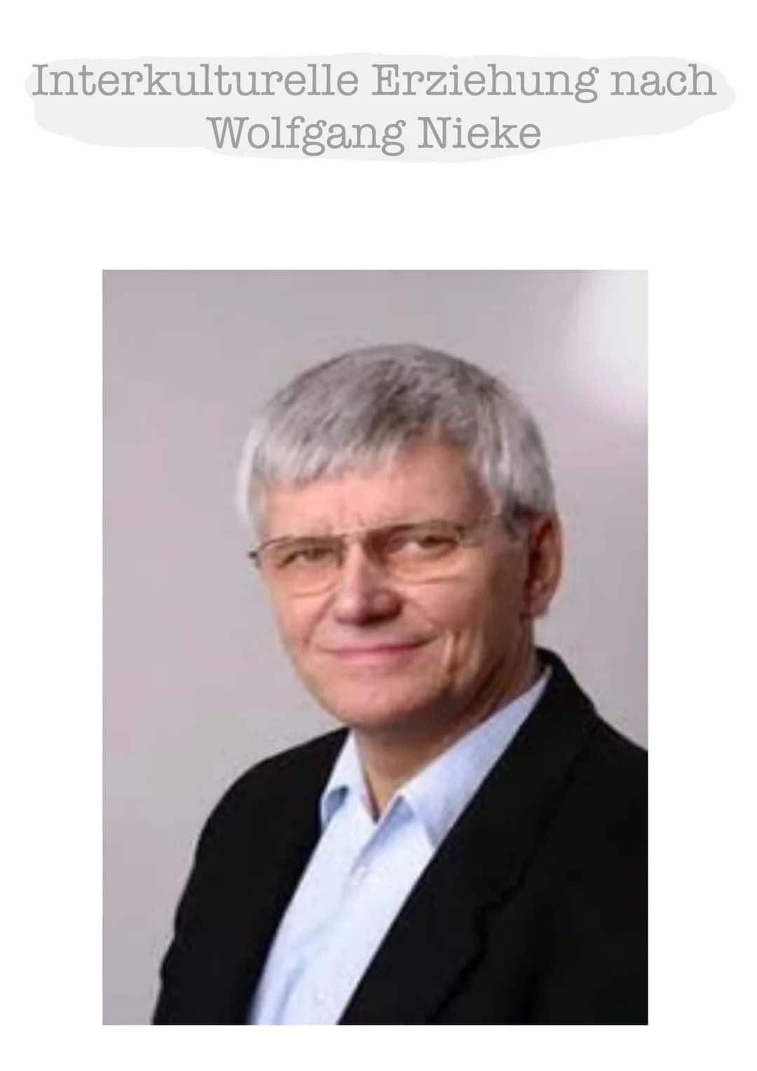 Interkulturelle Erziehung nach
Wolfgang Nieke 1. erkennen des eigenen unvermeindlichen Ethnozentrismus
Individuum bleibt im eigenen Kulturze