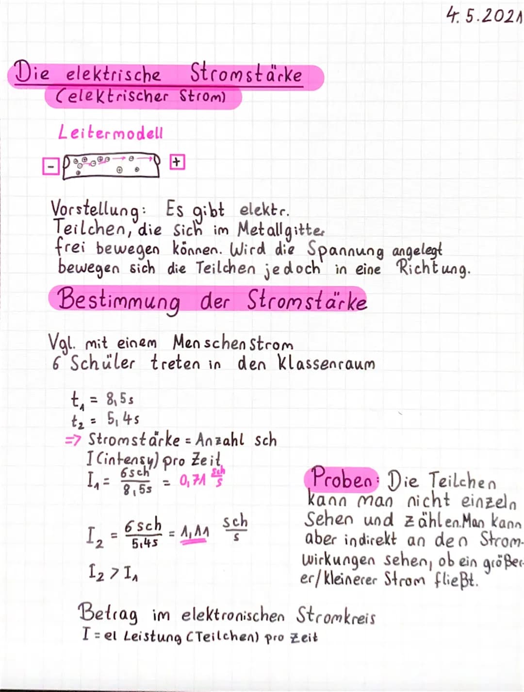 Die elektrische
Celektrischer
Leitermodell
✪ •
Stromstärke
Vorstellung: Es gibt elektr.
Teilchen, die sich im Metallgitte.
frei bewegen könn
