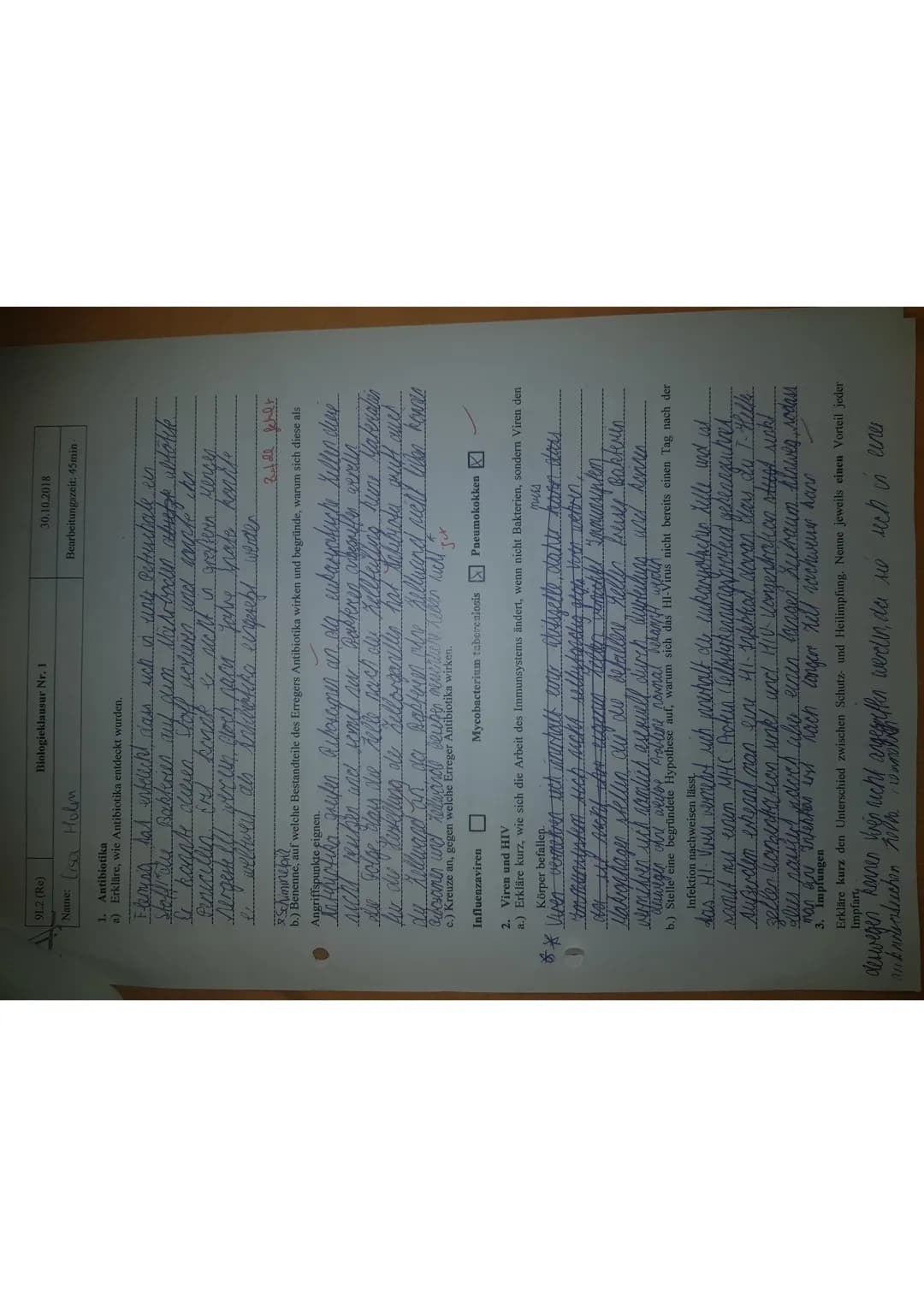 9L2 (Re)
Name:
Lisa Holm
Biologieklausur Nr. 1
1.
Antibiotika
a) Erkläre, wie Antibiotika entdeckt wurden.
30.10.2018
Bearbeitungszeit: 45mi