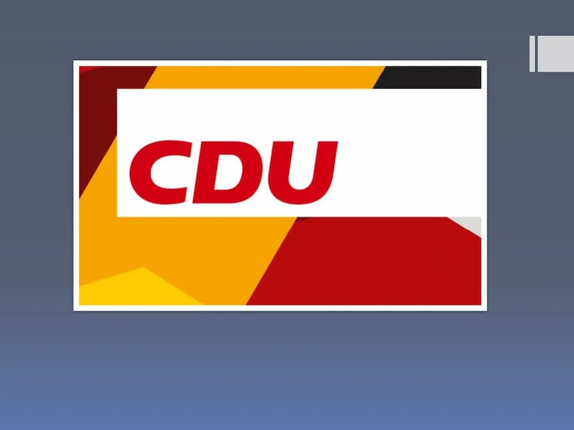 Präsentation über
CDU/CSU
Hrisiyana, Samerah, Hadil, Cosmina, Noor, Nada ■
■
■
■
■
Inhaltsverzeichnis:
Wer sind CDU und CSU?
Aufgaben im Bun