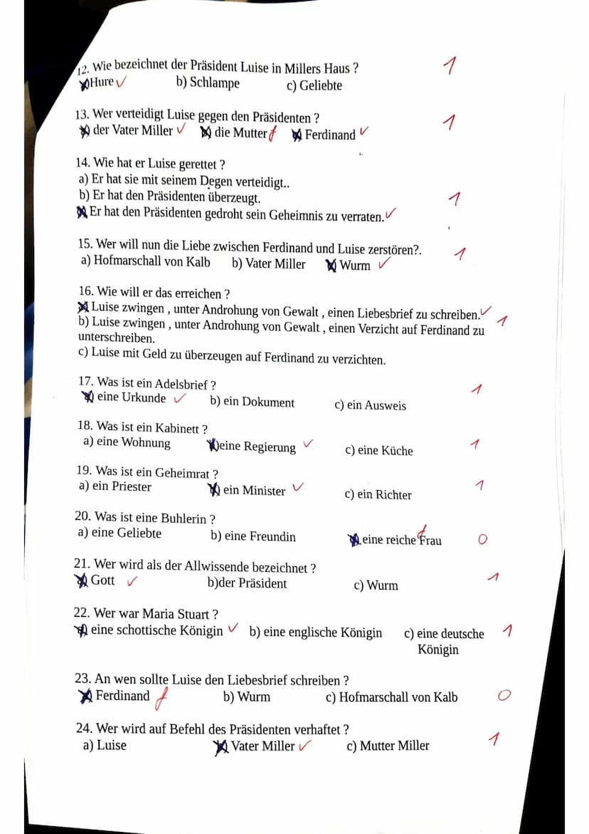 Name:
LK Kabale und Liebe
Kreuze die richtigen Antworten an !
1. Wer schrieb Kabale und Liebe?
a) Goethe
b) Heine
Schiller
2. Wer ist keine 