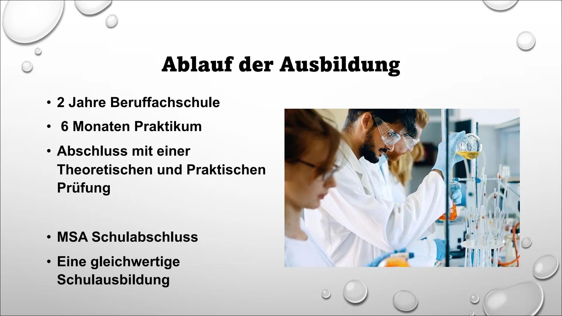 Pharmazeutisch-technische/r Assistent/in
Berufstyp:
Ausbildungsart:
Ausbildungsdauer
Lernorte:
Was macht man in diesem Beruf?
Pharmazeutisch