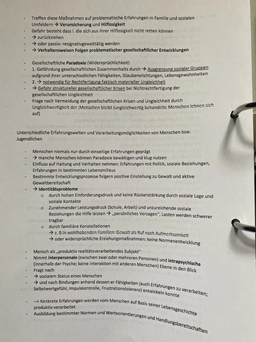 inter-
personale/
Soziale
Ebene
intra-
psychische
Ebene
Handlungs
ebene
Gesellschaftlicher Kontext
Politischer, sozialstruktureller, sozialr