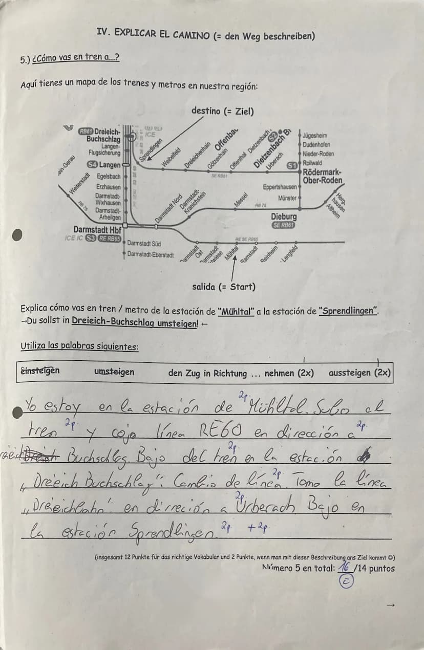 Yo me llamo:
I. COMPRENDER UN TEXTO (= einen Text verstehen)-
¿Está lejos?
1.) Lee el diálogo y marca la casilla correcta. | Lies den Dialog