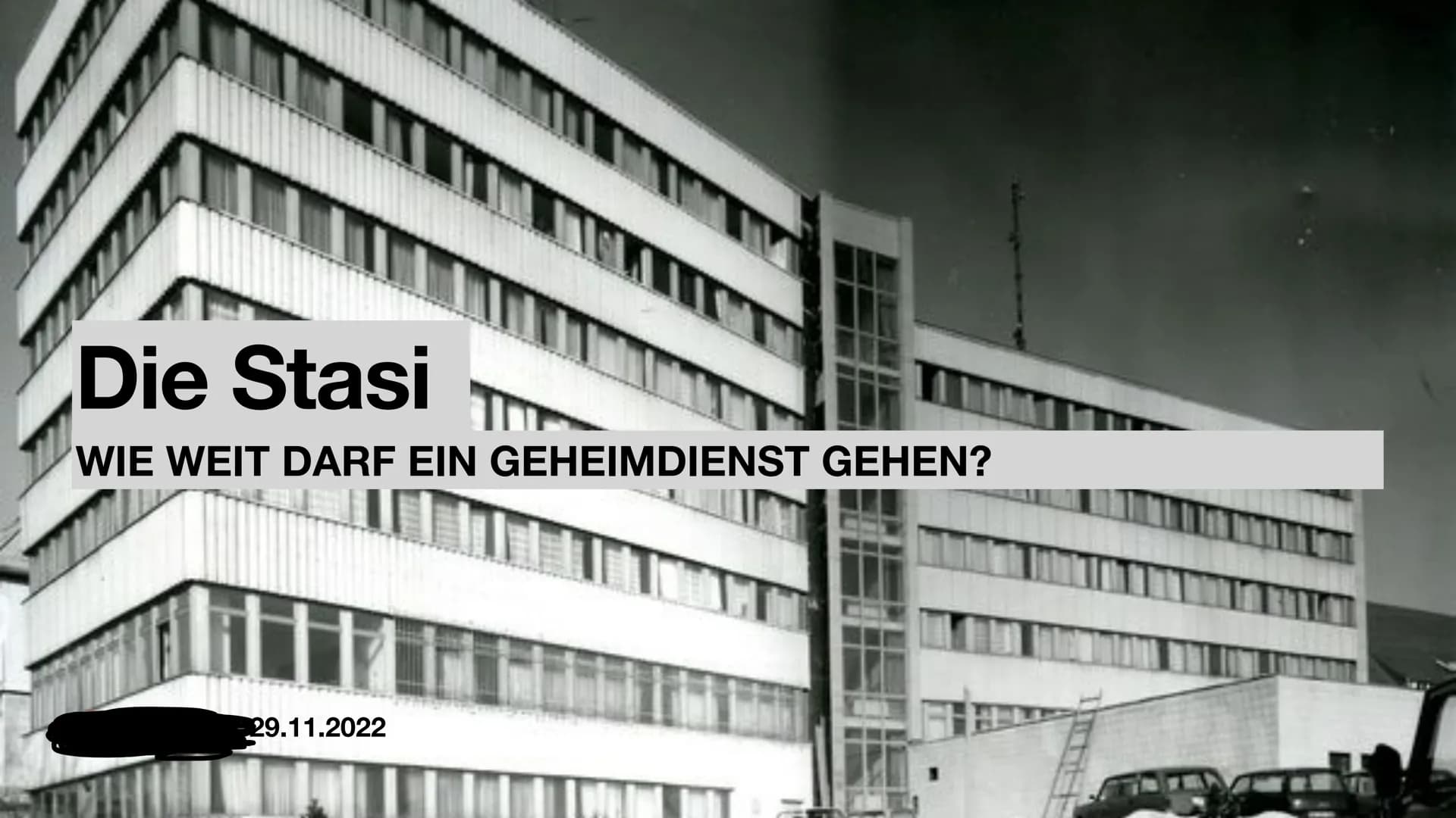 Die Stasi
WIE WEIT DARF EIN GEHEIMDIENST GEHEN?
29.11.2022 1.
Herzlich Willkommen zu meiner Präsentation
Die Stasi - Wie weit darf ein Gehei