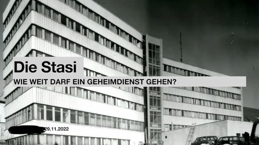 Die Stasi
WIE WEIT DARF EIN GEHEIMDIENST GEHEN?
29.11.2022 1.
Herzlich Willkommen zu meiner Präsentation
Die Stasi - Wie weit darf ein Gehei
