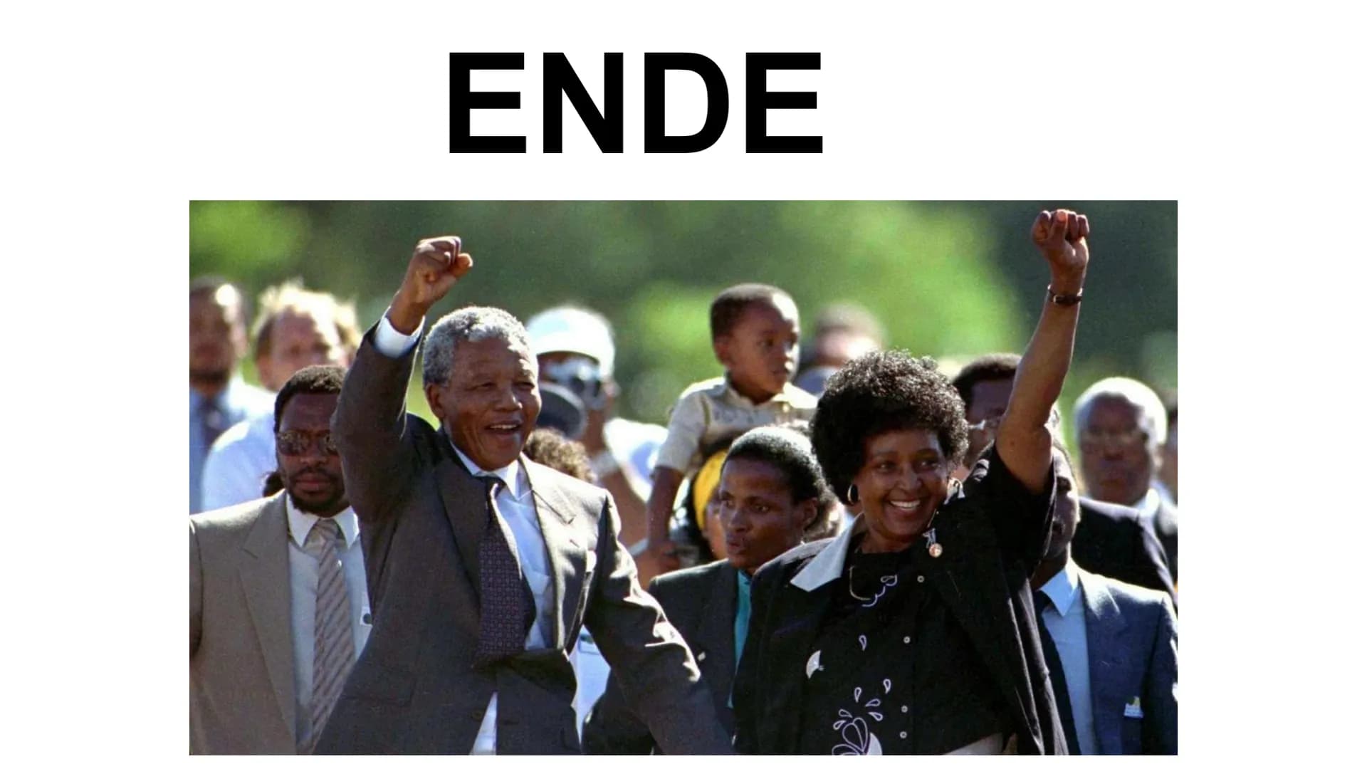 Nelson Mandela
Ein Held im Alltag Gliederung
1. Steckbrief
2. Kindheit
3. Lebenslauf
4. Ein paar Fakten
5. Warum habe ich ihn ausgewählt? St