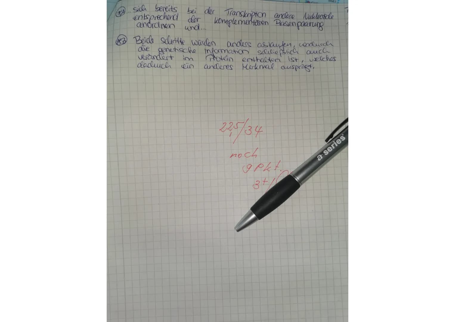 a
I a
Mekka
Go
ARA
Die DNA besteht aus zwei Polynucleotidsträngen, die sich spiralig umeinander winden. Im Folgenden ist die
Basensequenz ei