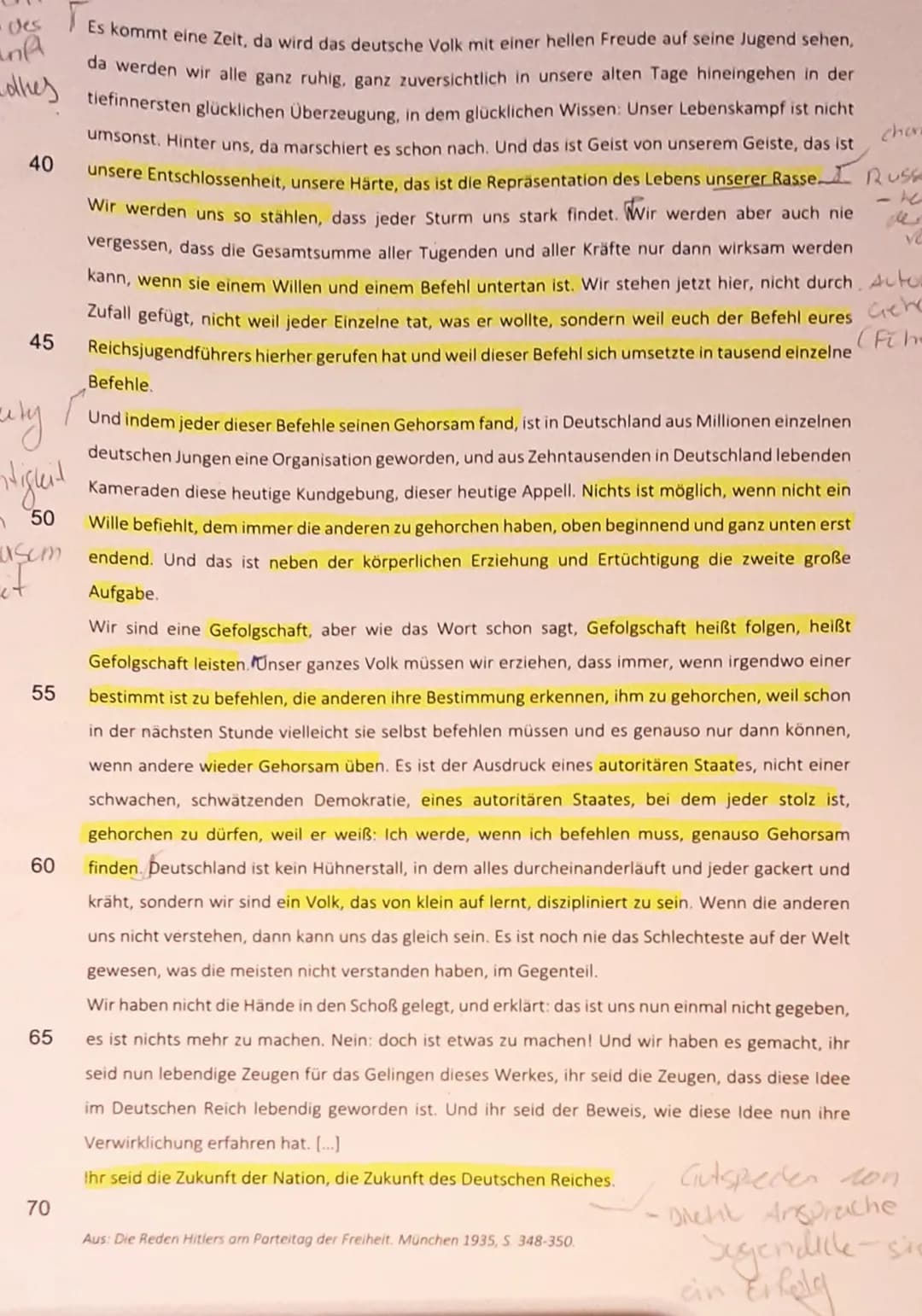 Pädagogibblausur ir. 1
1.1 Bei dem worliegenden Text handelt
es sich um eine
Rede Adolf Hitlers,
welde er in
Nürnberg 1935 am Reichspartei-
