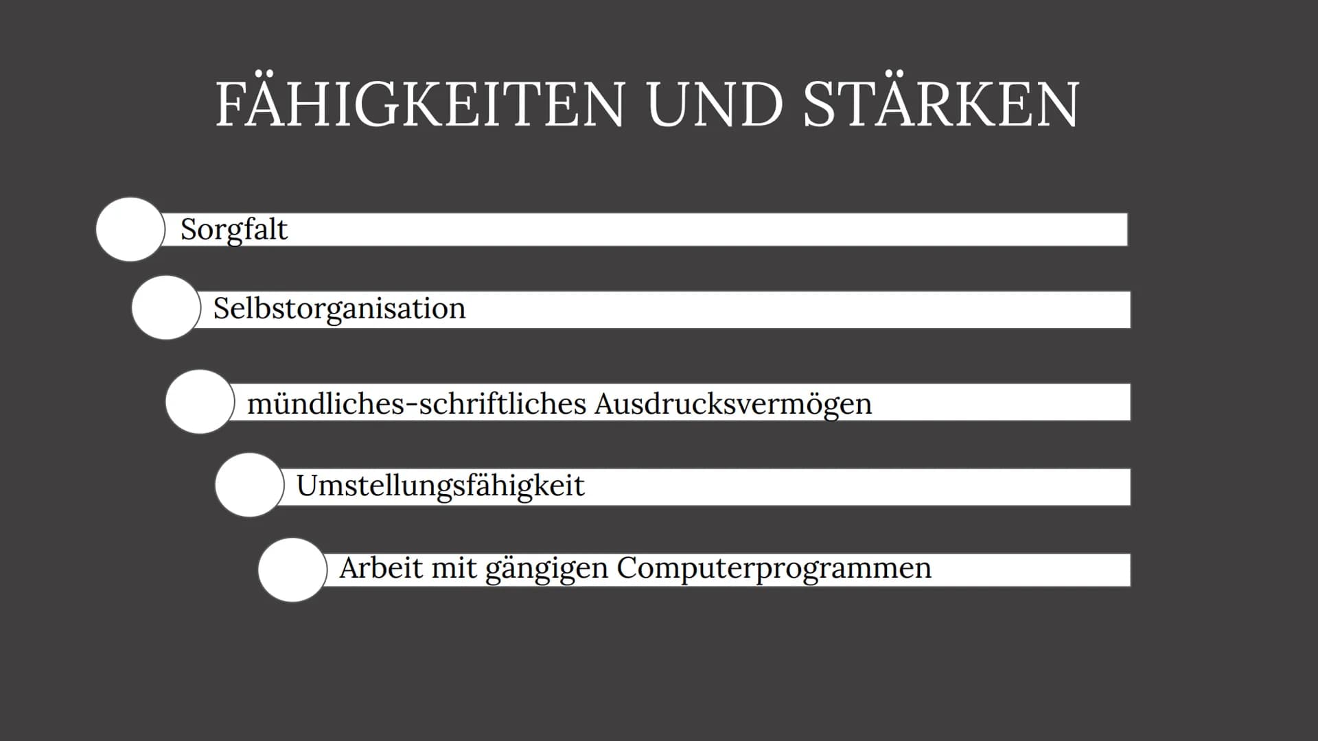 Wer beantwortet
eigentlich meine Fragen
die ich dem
Kundendienst stelle?!
WXY 17
KAUFFRAU/MANN FÜR
BÜROMANAGEMENT
MÖBELHAUS HÖFFNER
H INHAL
