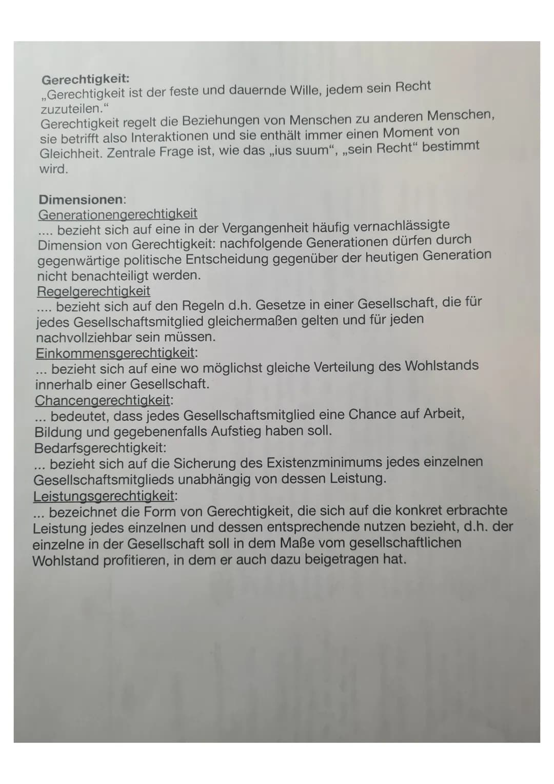 Gerechtigkeit:
,,Gerechtigkeit ist der feste und dauernde Wille, jedem sein Recht
zuzuteilen."
Gerechtigkeit regelt die Beziehungen von Mens