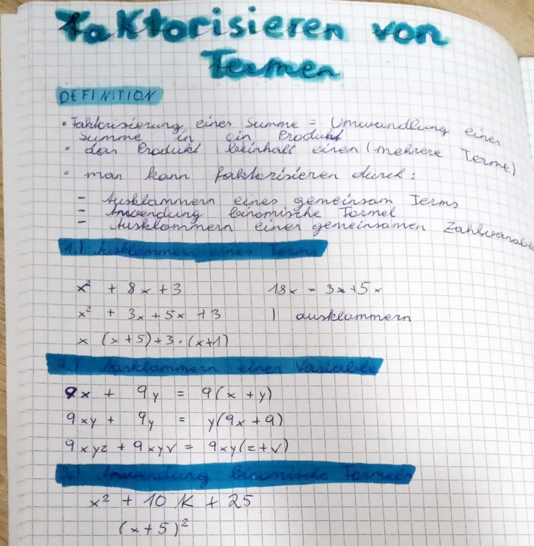 Faktorisieren von
Termen
DEFINITION
Faklousierung einer Summe
Summe
Las
D
C
man
111
Xx
faktorisieren durch:
Ausklammern eines gemeinsam Term