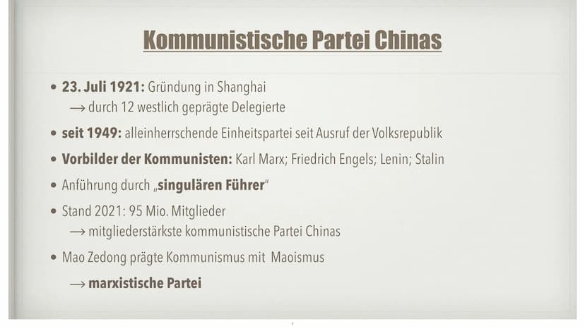 CHINA UNTER MAO
von Marisa Schnepel und Julia Brinkmann • Ende des Kaiserreichs
Kuomintang
• Kommunistische Partei Chinas
• Mao Zedong
Bürge