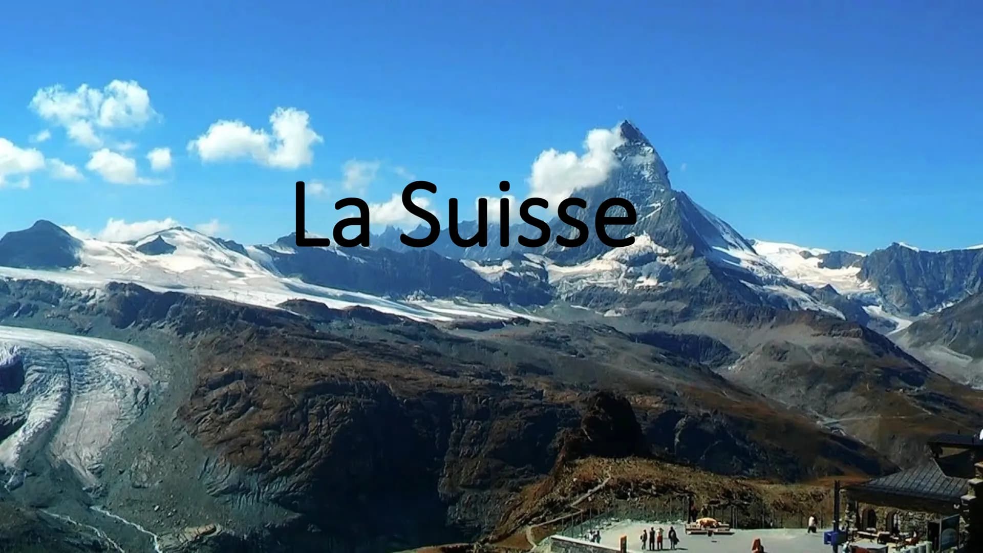 La Suisse Le drapeau
Le drapeau de la Suisse est
particulier, parce qu'il est
quadratique. Ce drapeau et
celui du Vatican sont les seuls
dra