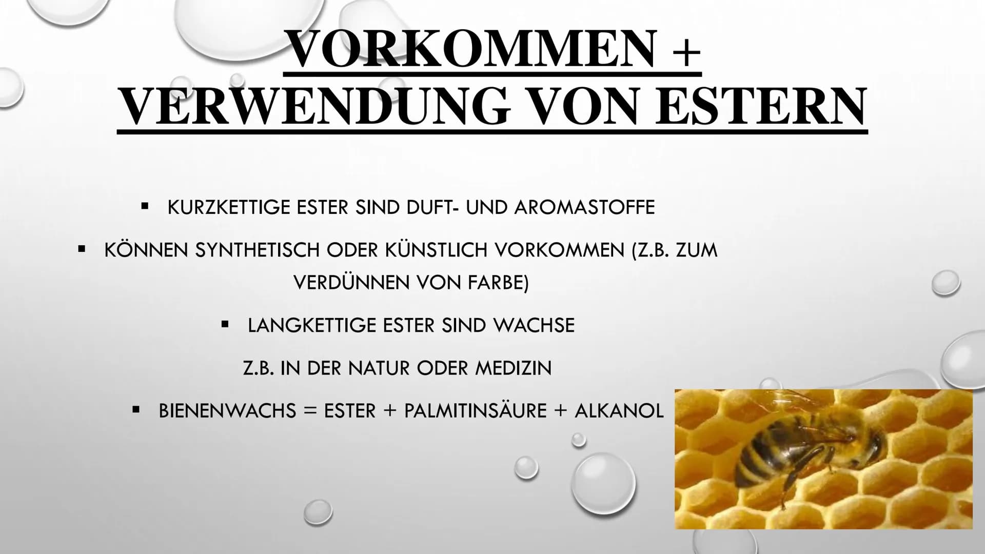 EINE NEUE STOFFGRUPPE –
DIE ESTER
CHEMIE GFS
VON TAMARA FUHR 10B GLIEDERUNG
✓ WER HAT ESTER ENTDECKT?
✓ WAS IST EIN ESTER?
✓ EIGENSCHAFTEN V