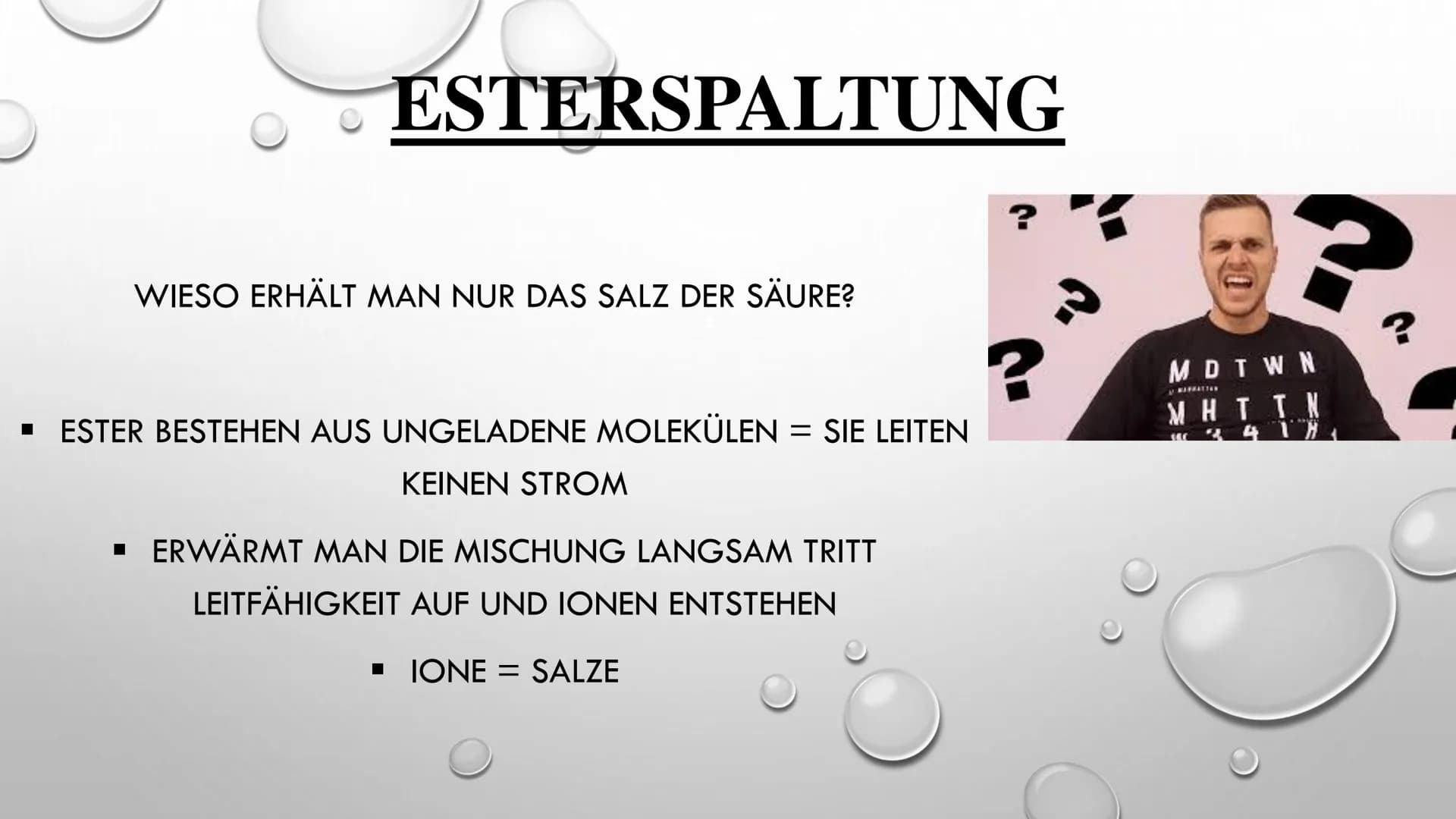 EINE NEUE STOFFGRUPPE –
DIE ESTER
CHEMIE GFS
VON TAMARA FUHR 10B GLIEDERUNG
✓ WER HAT ESTER ENTDECKT?
✓ WAS IST EIN ESTER?
✓ EIGENSCHAFTEN V