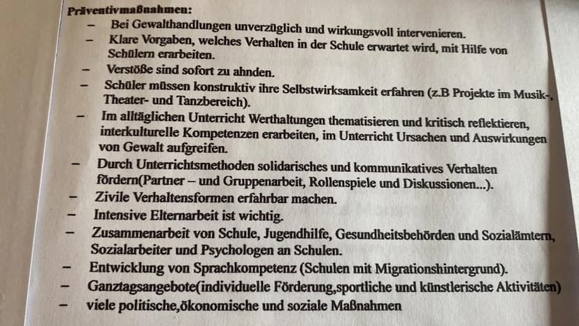3 Arten von
GEWALT
EXPRESSIVE GEWALT
→ Präsentation von Einzigartigkeit
gegen ein beliebiges Opfer um
Aufmerksamkeit zu erlangen
4 gefährlic