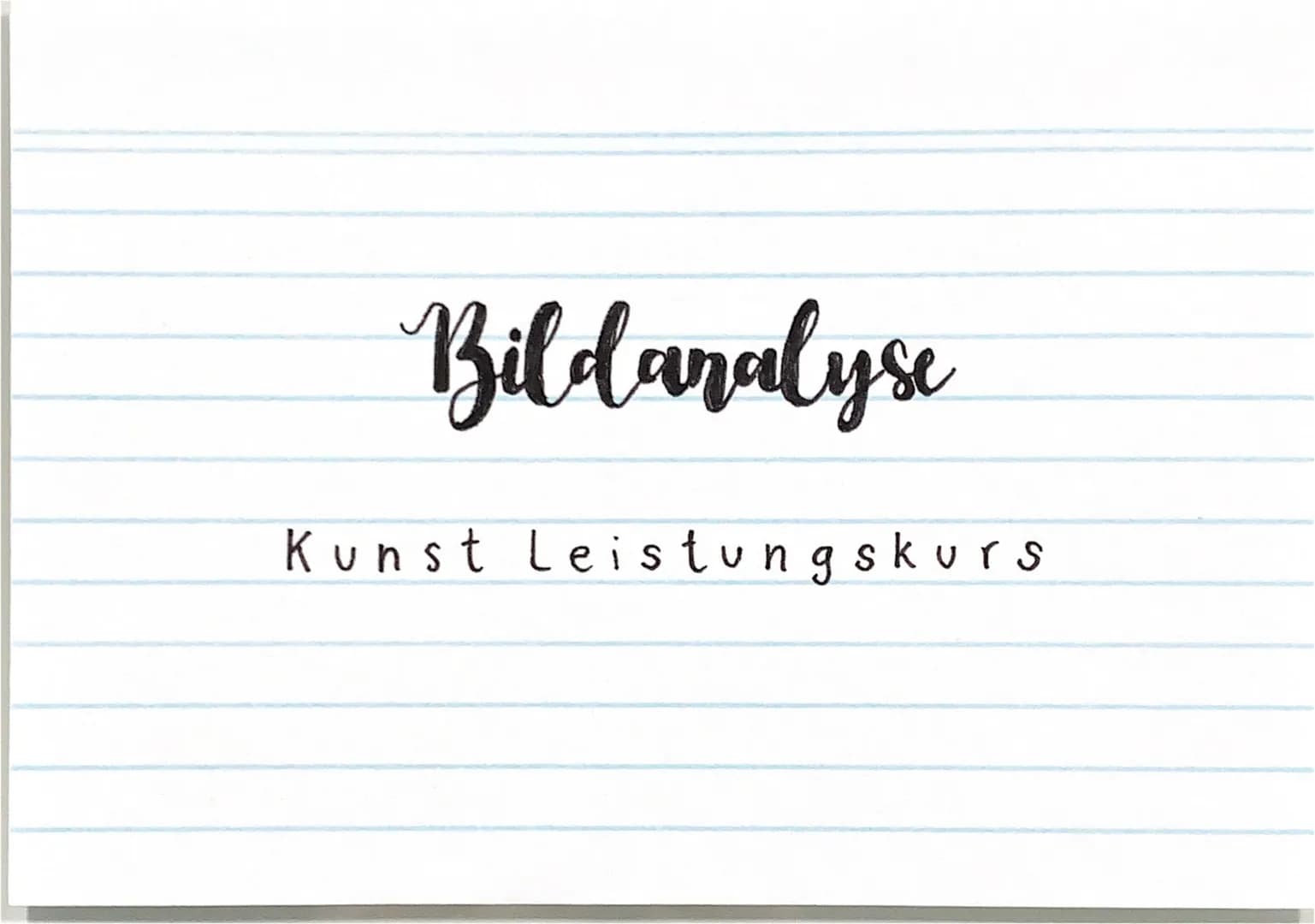 Bildanalyse
Kunst Leistungskurs Analyse Aufbau ~
WIE IST ES DARGESTELLT UND WIE WIRKT DAS GEMÄLDE? •
naturalistisch
abstraut
}
Ikonizitätsgr