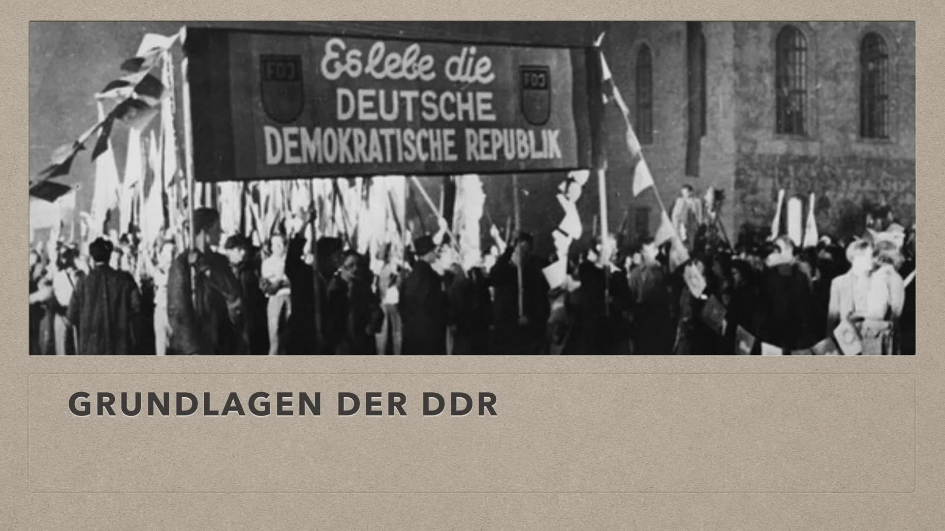 Es lebe die
DEUTSCHE
DEMOKRATISCHE REPUBLIK
FDO
GRUNDLAGEN DER DDR
S INHALT
●
●
●
●
●
●
Leitfrage
Verfassung
Marxistisch-leninistische Grund