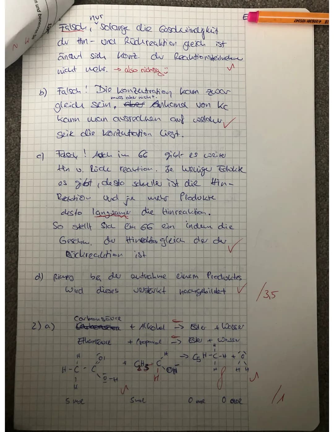 2
die entsteheneden lonen.
J
(b) Nennen Sie die Grundzüge der Säure-Base-Konzepte von Arrhenius und Brönsted.
Aufgabe 3 Allgemeines zu Säure