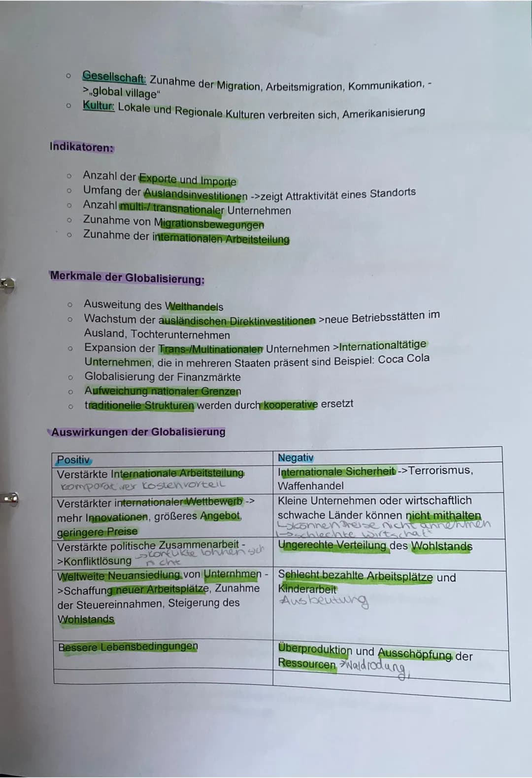 Globalisierung
Definition: Prozess einer weltweiten Verflechtung von Staaten, Märkten, Gütern,
Kapital, Informationen und Menschen und Entst