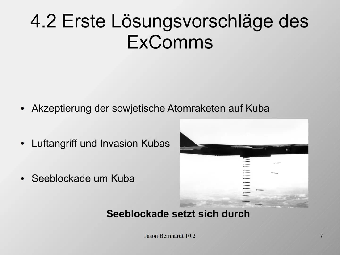Die Kuba-Krise
Jason Bernhardt 10.2
1 1. Leitfrage
Wie nah stand die Welt während der Kuba-Krise am
atomaren Abgrund?
Jason Bernhardt 10.2
2