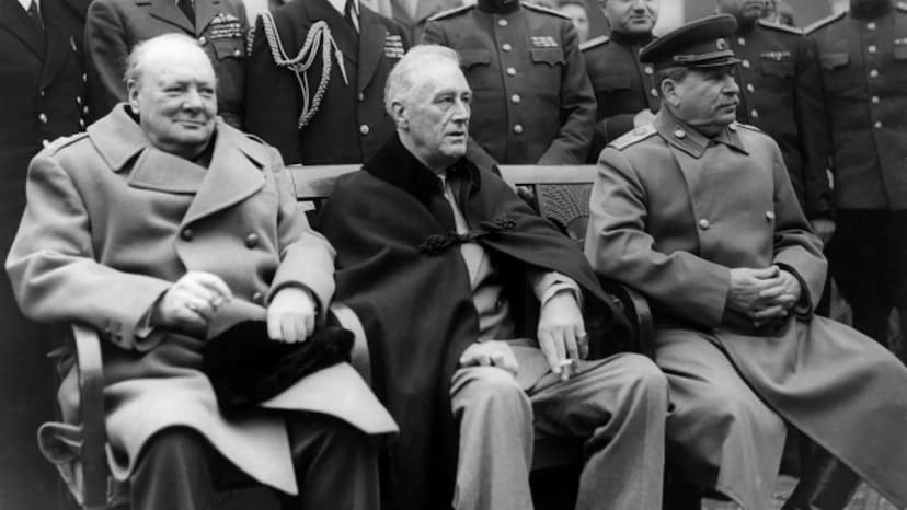 WALE
Hladkaliny
Zerstörung Neuanfang Verantwortung Nachkriegszeit
&
Potsdamer Abkommen GLIEDERUNG
1. Situation der Deutschen nach Kriegsende