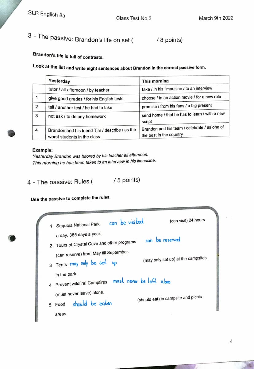 Englisch
The passiv
How to form the passiv:
to be + past participle of a verb
simple present
am, is,are + past participle
eg: The pizza is m