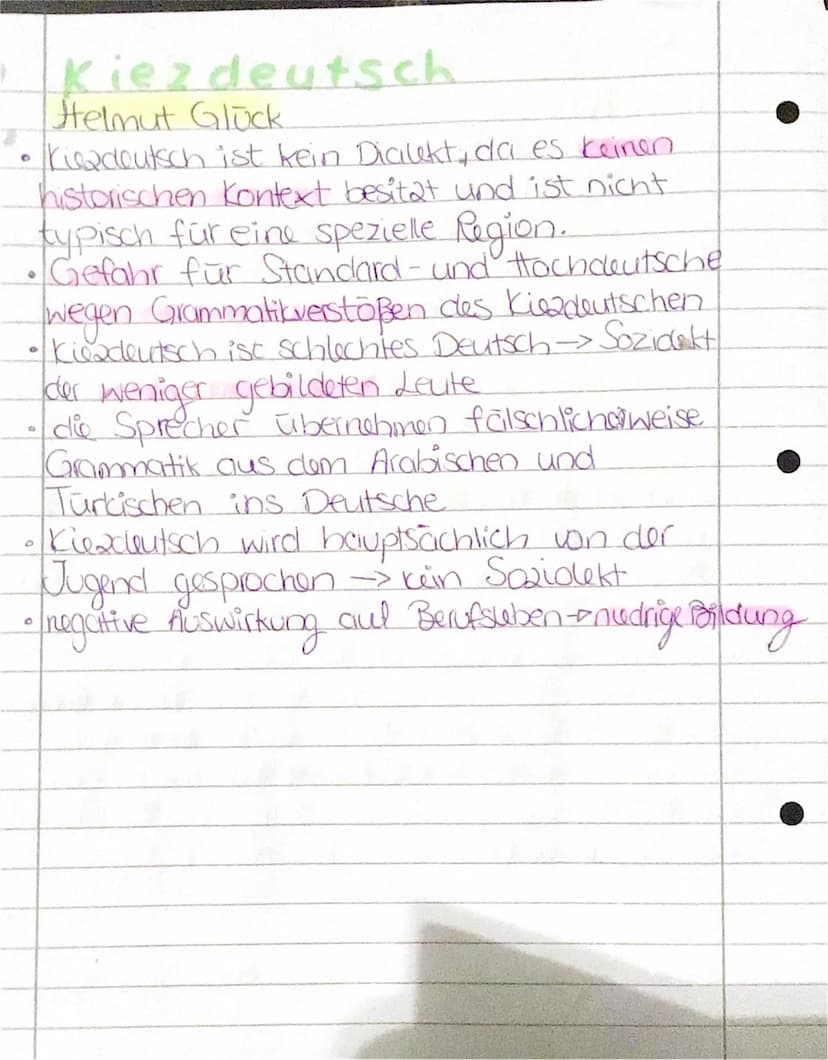 Kiez deutsch - Möglichkeiten
Diona Matossek - Linguistin
• von aweisprachigen Migranten geprägte Varietāt
Kutzdeutsch" -> "Weglassen von Art