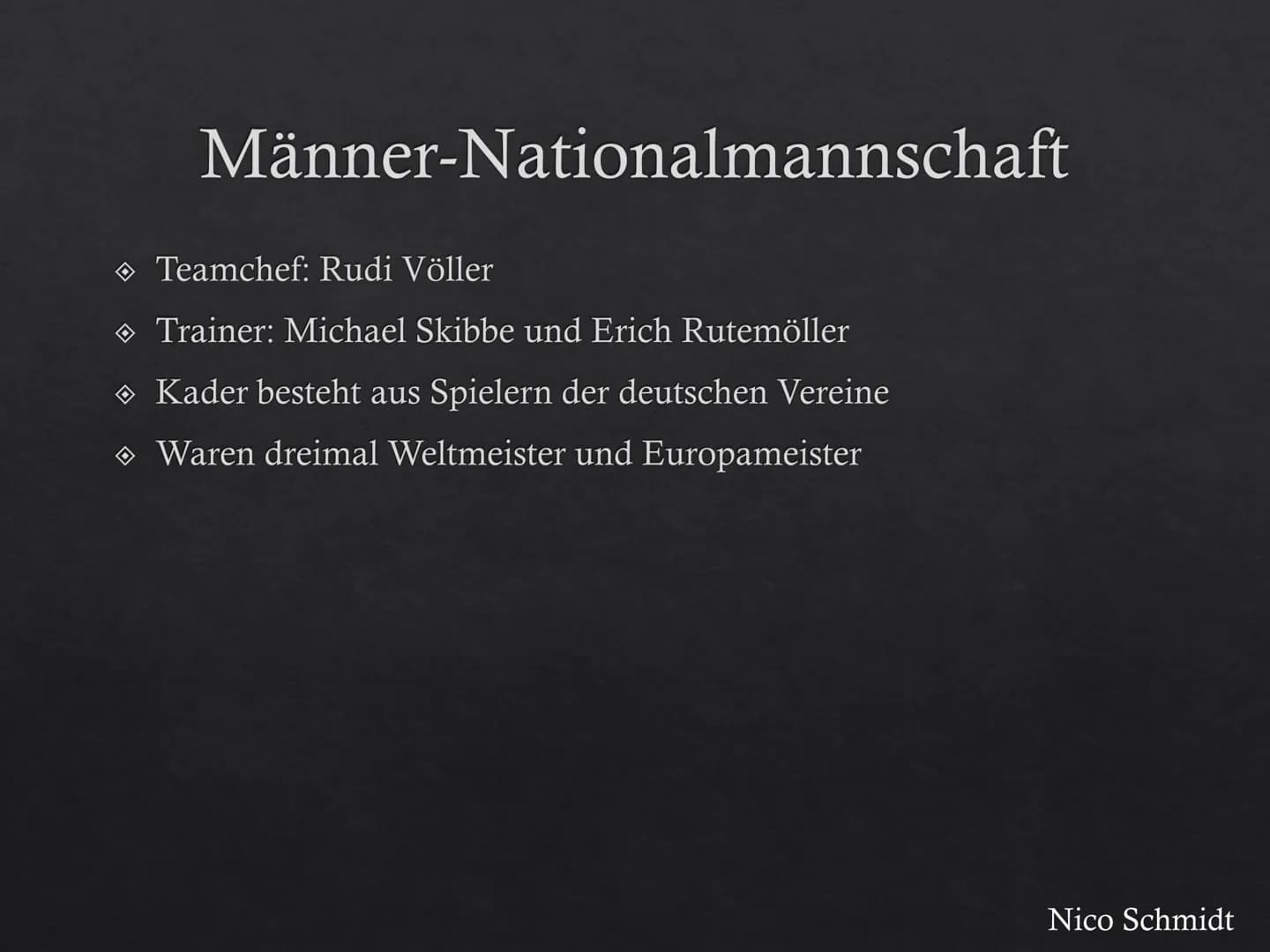 Fußball in Deutschland
Nico Schmidt Deutscher Fußball-Bund
DEUTSCHER
明
FUSSBALL-BUND
Nico Schmidt Geschichte
A
Am 28. Januar 1900 gegründet
