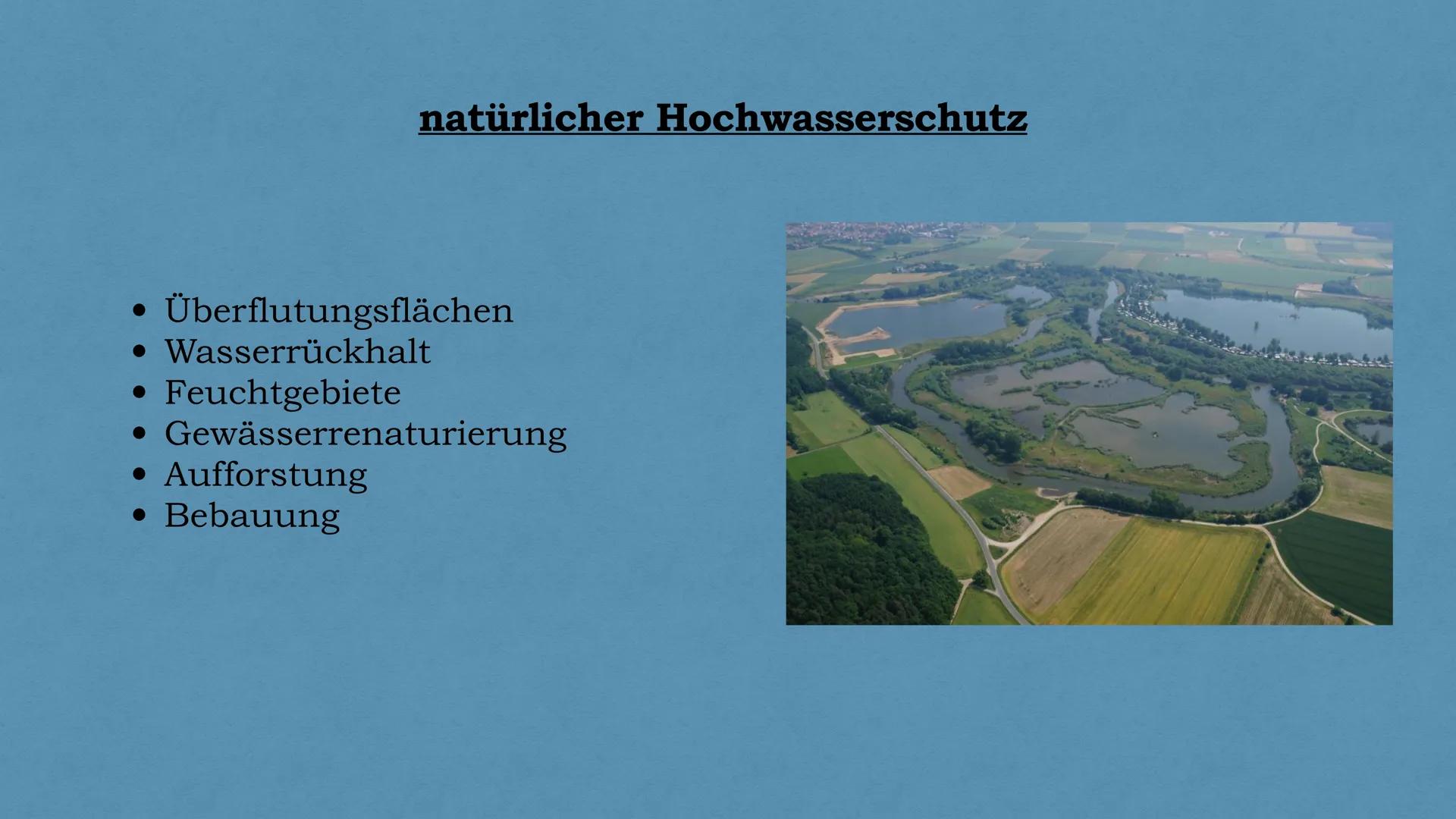 WIR WERDEN
LERNEN MÜSSEN,
DAMIT ZU LEBEN! # Hochwasser

und

# Hochwasserschutz # Gliederung

*   Entstehung von Hochwasser

    *   natürli