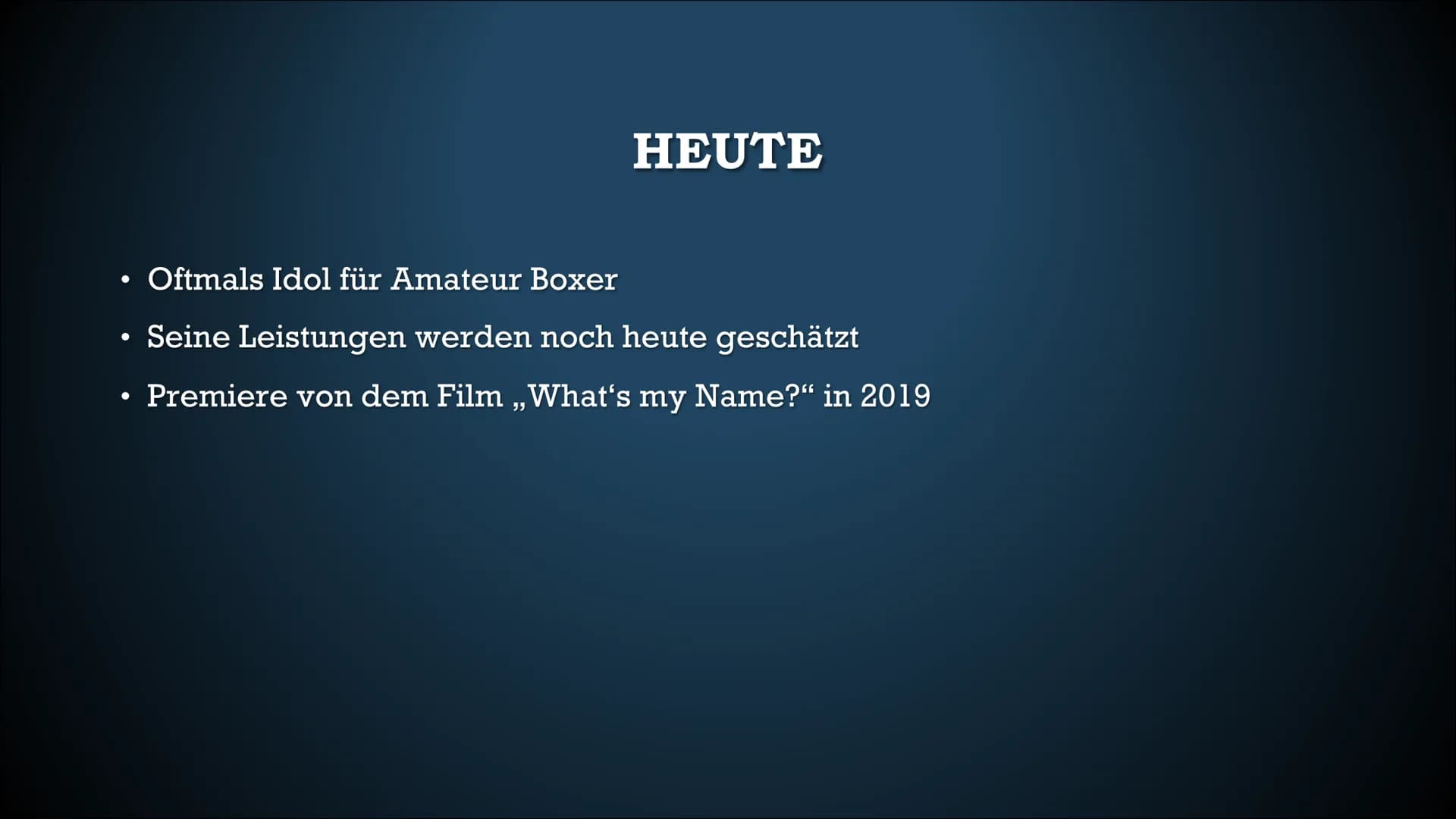 MUHAMMAD ALI ●
●
STECKBRIEF
US - Amerikanischer Box - Weltmeister.
• Begann das Boxtraining mit 12 Jahren.
Hatte einen Bruder Rahman Ali.
Wu