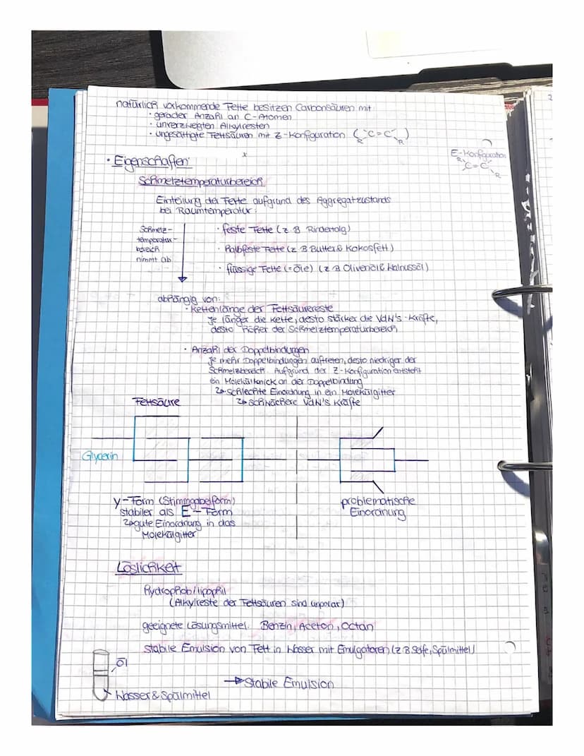 Kondensation:
Verbindung
zheier Molekule
unter Abspaltung
eines kleinen
Molekuls (z.B
Hasser, Ammmak)
Chemie
Fette
2 natürlich vorkommende V
