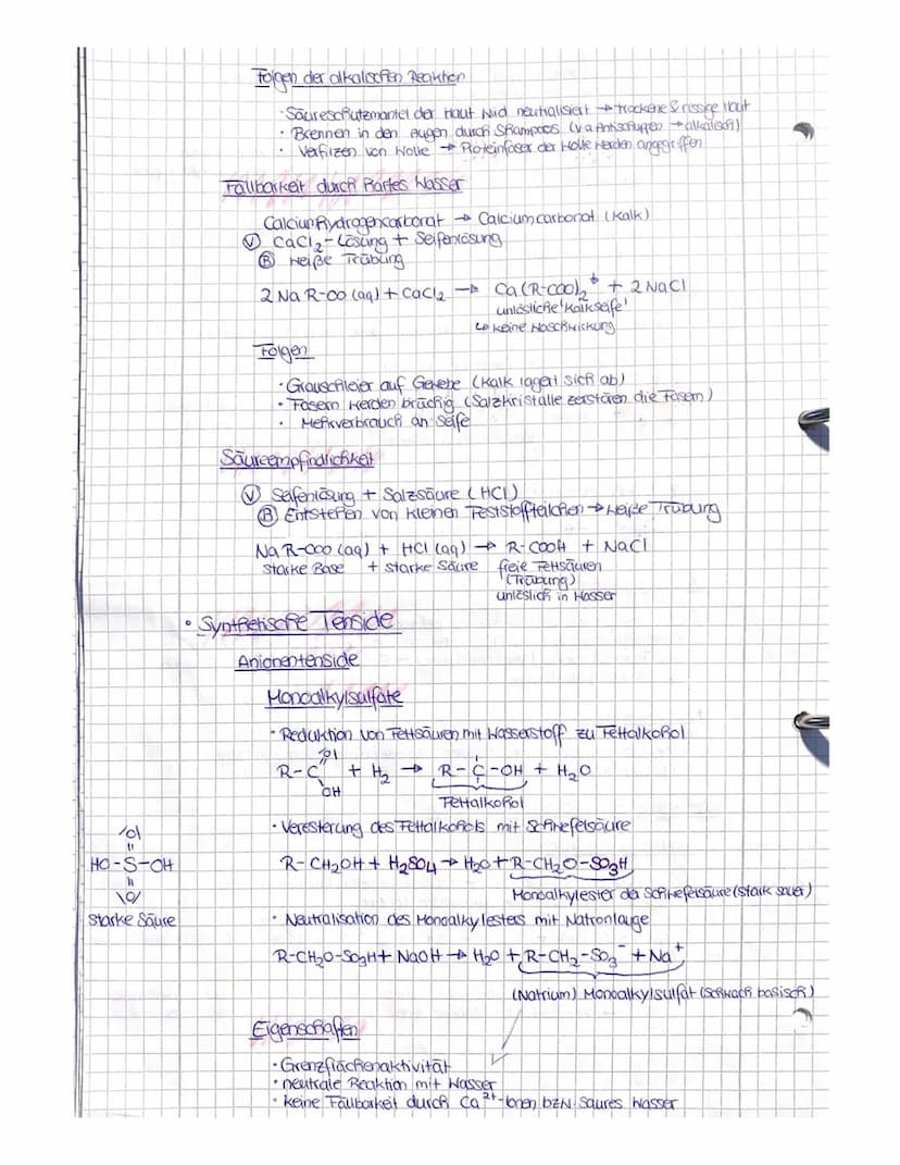 Kondensation:
Verbindung
zheier Molekule
unter Abspaltung
eines kleinen
Molekuls (z.B
Hasser, Ammmak)
Chemie
Fette
2 natürlich vorkommende V
