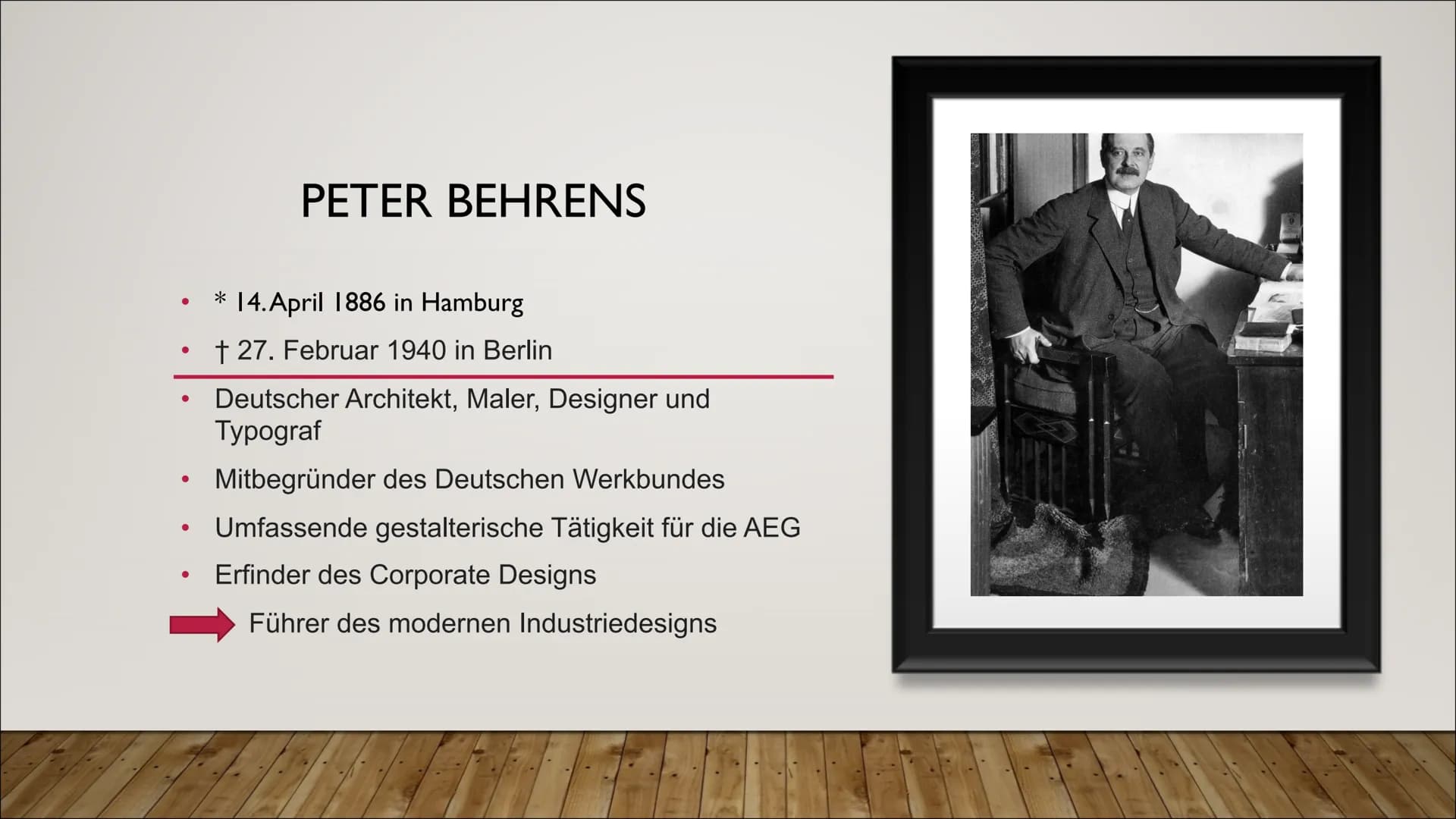 ELEKTRISCHE TEE- UND WASSERKESSEL
NACH ENTWORFEN VON PROF. PETER BEHRENS
Kupfer streifenartig gehämmert
NEUE SACHLICHKEIT:
INDUSTRIEDESIGN
a