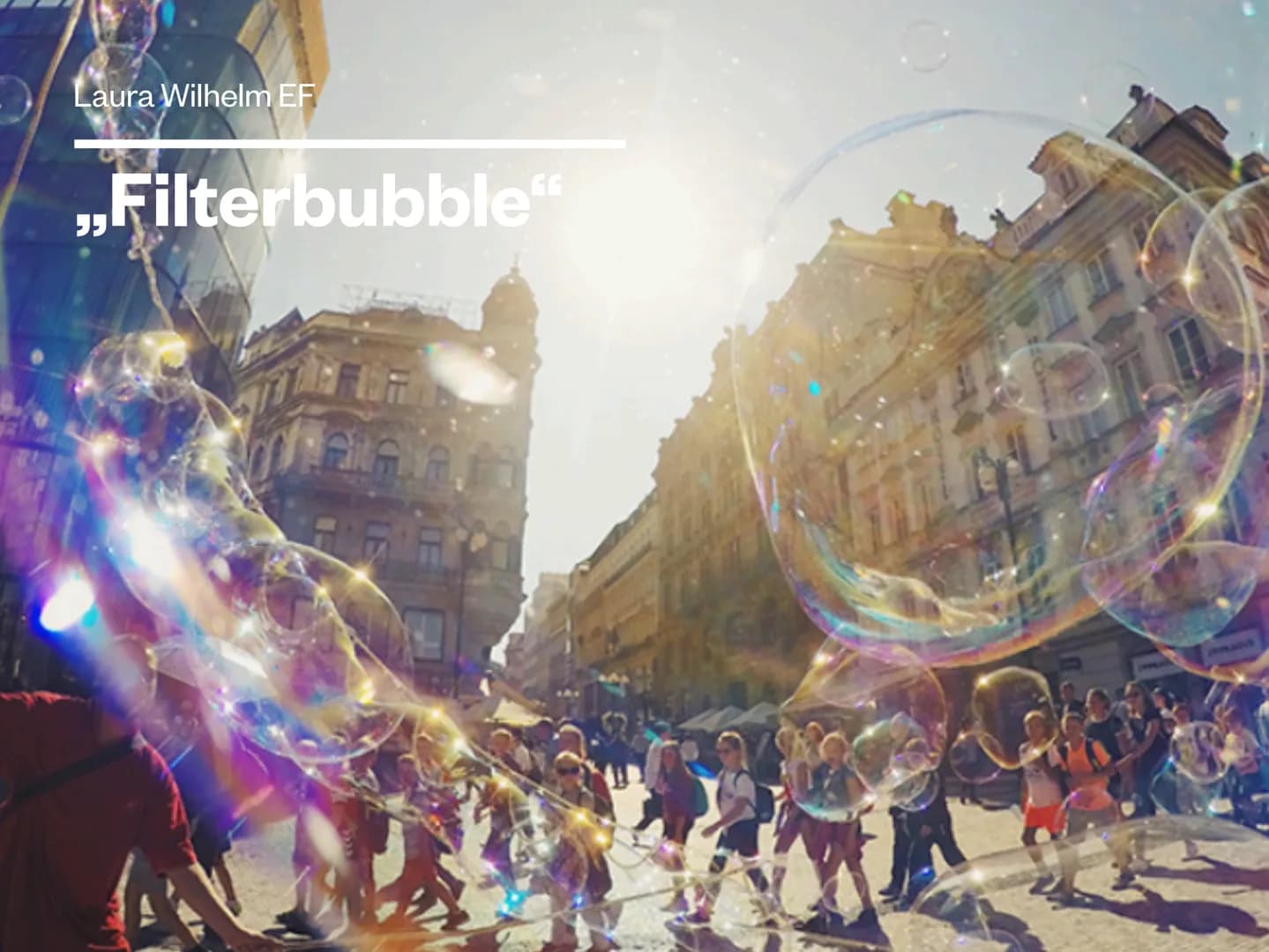 Laura Wilhelm EF
,,Filterbubble" THE FILTER
BUBBLE
What The Internet Is
Hiding From You
'Astonishing'
Andrew Marr
'Explosive'
Chris Anderson