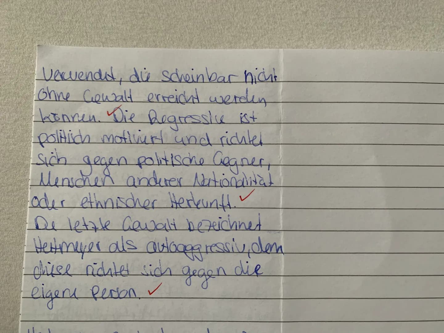 fordert.
AR:
I'm Folgenden werde ich
mit Hilfe des sotiologischen
Ansatz zur Entstehung von
Alwalt nach Heltmeyer auf
den Text angehen und i