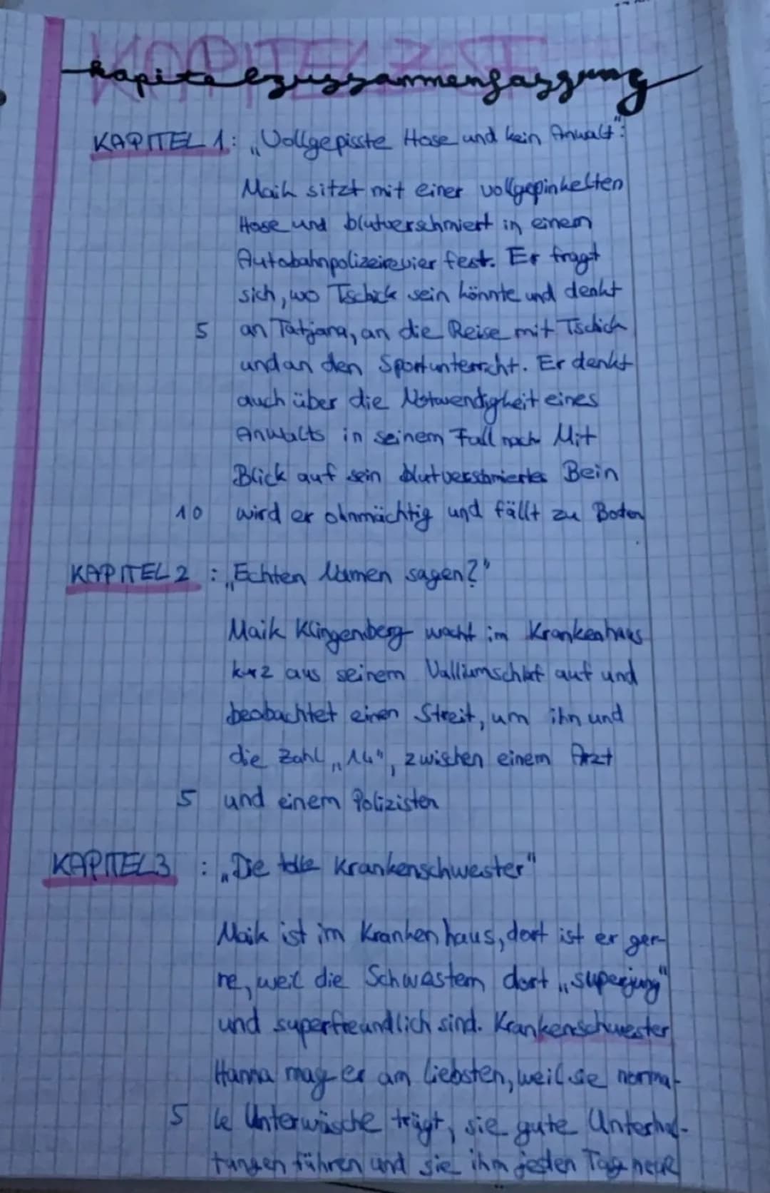 Маробезщуаттендазднад
KAPITEL 1: Vollgepisste Hose und kein Anwalt:
5
Maih sitzt mit einer vollgepinkelten
Hose und blutverschmiert in einem