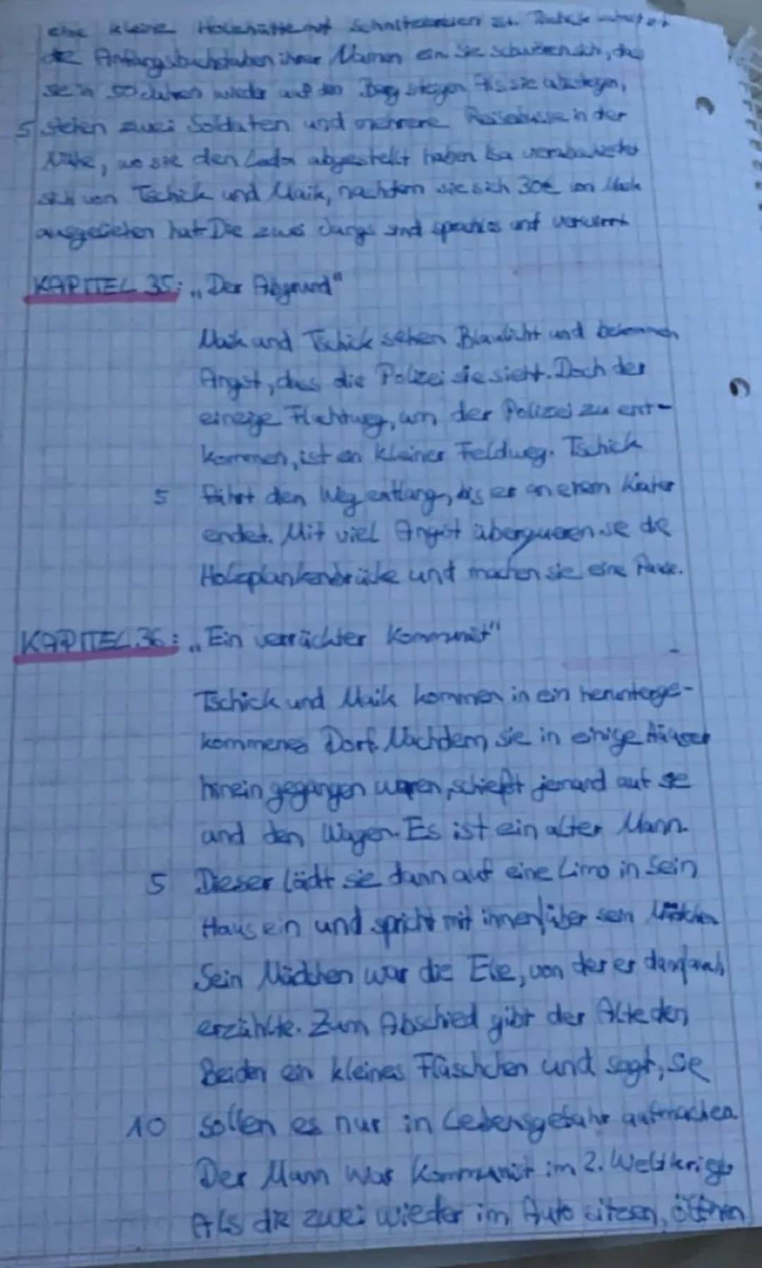 Маробезщуаттендазднад
KAPITEL 1: Vollgepisste Hose und kein Anwalt:
5
Maih sitzt mit einer vollgepinkelten
Hose und blutverschmiert in einem