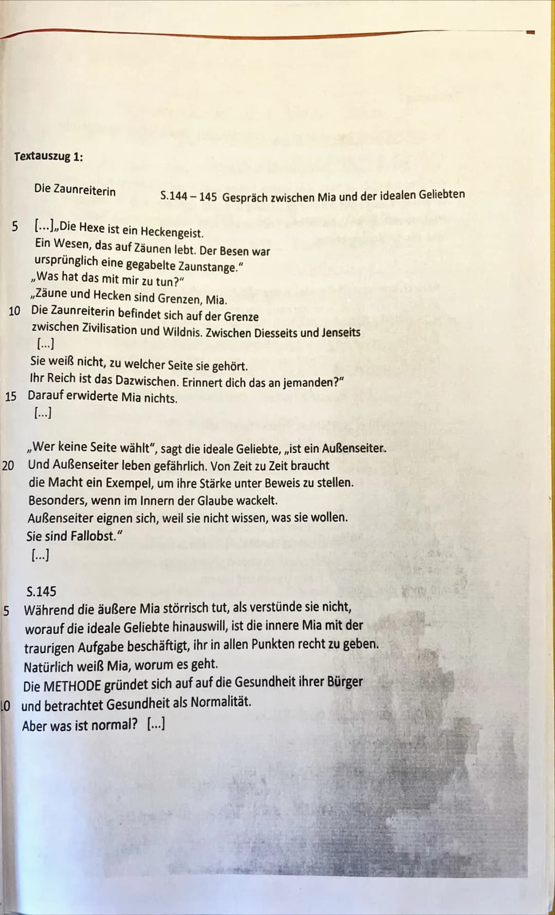 Aufgabenstellung:
In der Rezension von Rainer Moritz zu Juli Zehs Roman ,,Corpus Delicti" heißt es:
,,Einerseits möchte man Juli Zeh dafür p