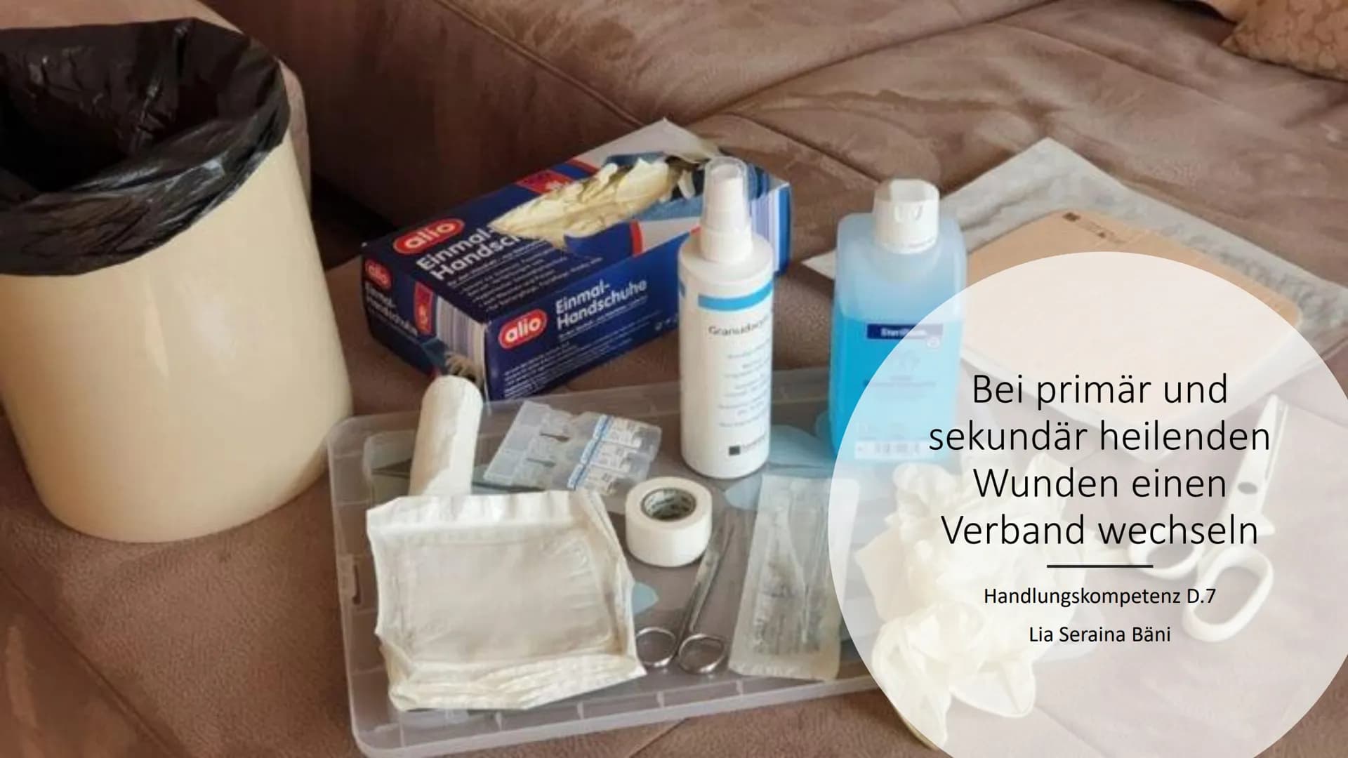alio
Einmal
Handsch
Handschuhe
alio Einmal
Bei primär und
sekundär heilenden
Wunden einen
Verband wechseln
Handlungskompetenz D.7
Lia Serain