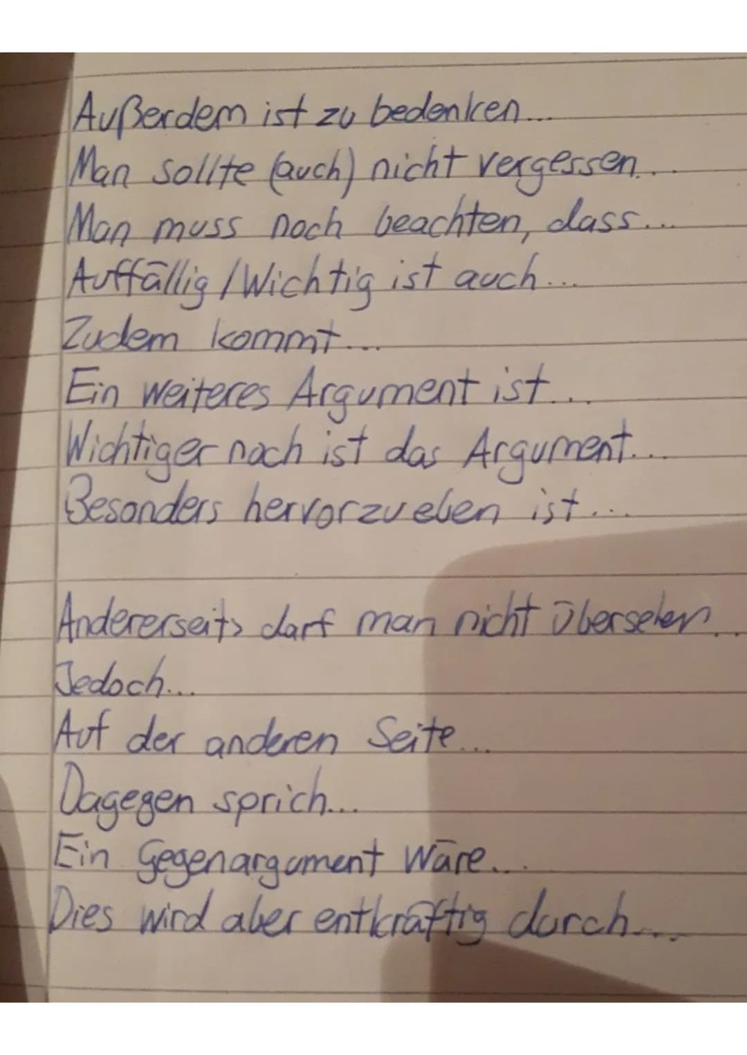 Außerdem ist zu bedenken....
Man sollte (auch nicht vergessen....
Man muss noch beachten, dass..
Auffällig / Wichtig ist auch
Zudem kommt...